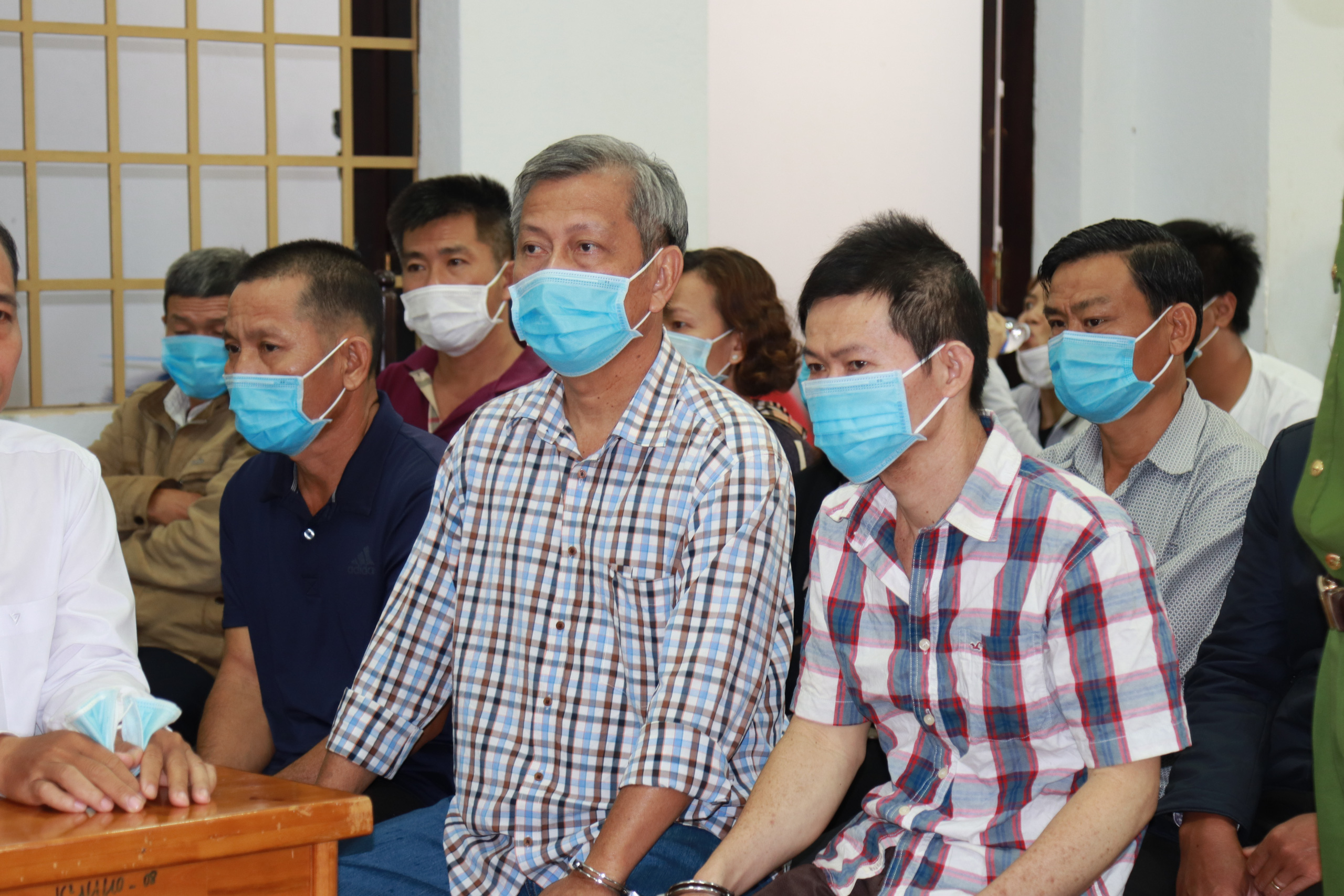 Sau 10 ngày xét xử, tòa bất ngờ trả hồ sơ vụ sản xuất xăng giả của Trịnh Sướng