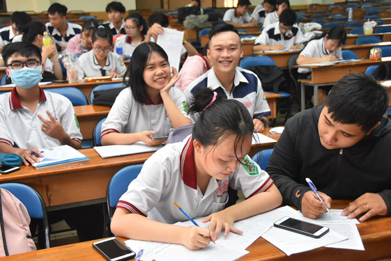 Dẹp nạn chưa thi đã có giấy báo trúng tuyển