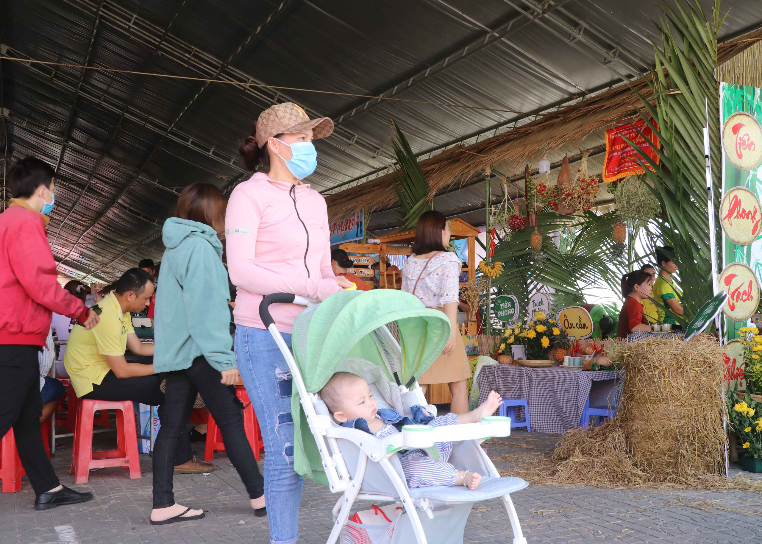 Đặc sắc b&aacute;nh &ldquo;phu th&ecirc;&rdquo; thể hiện chủ quyền biển đảo Việt Nam - Ảnh 11.