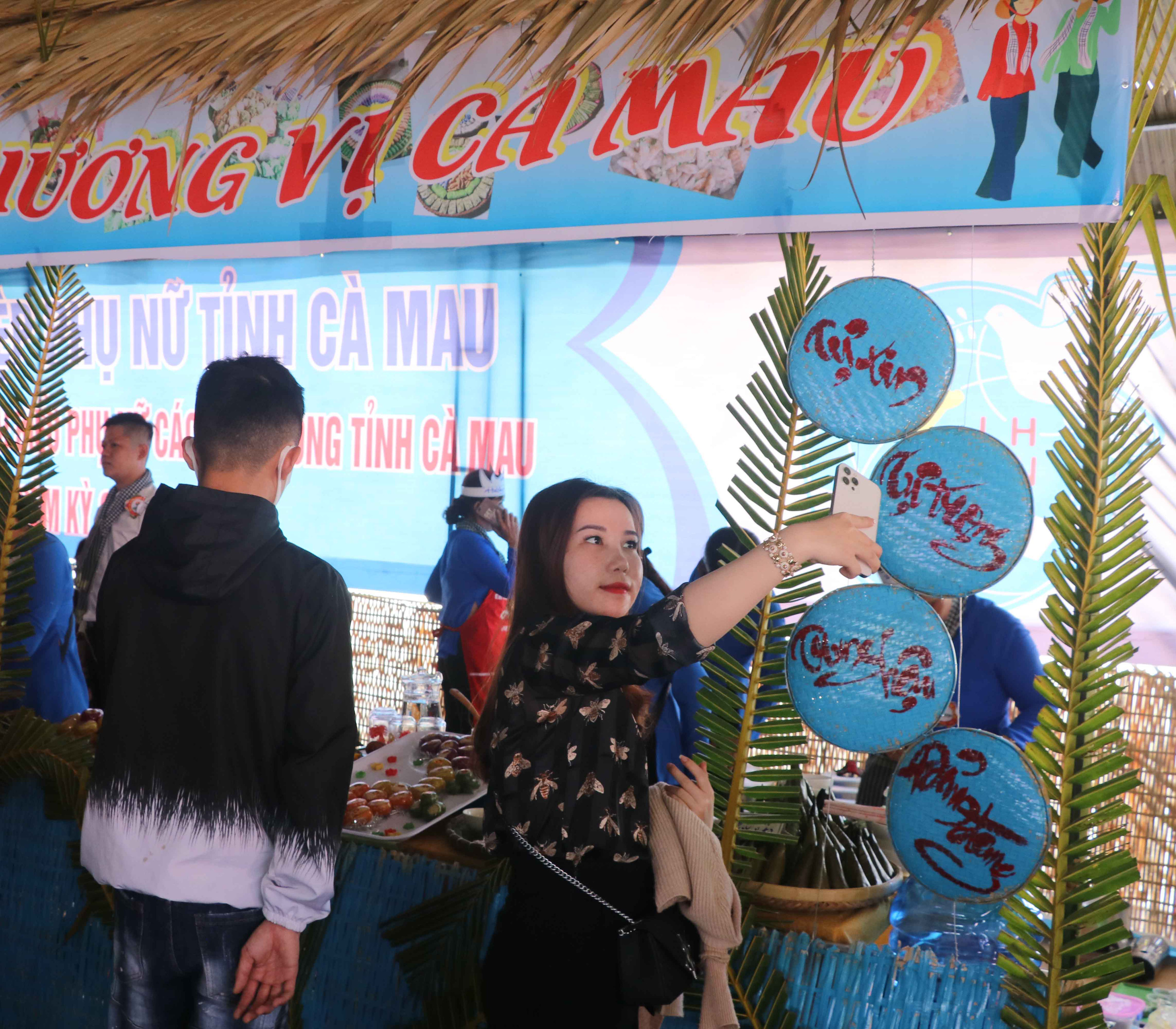Đặc sắc b&aacute;nh &ldquo;phu th&ecirc;&rdquo; thể hiện chủ quyền biển đảo Việt Nam - Ảnh 12.
