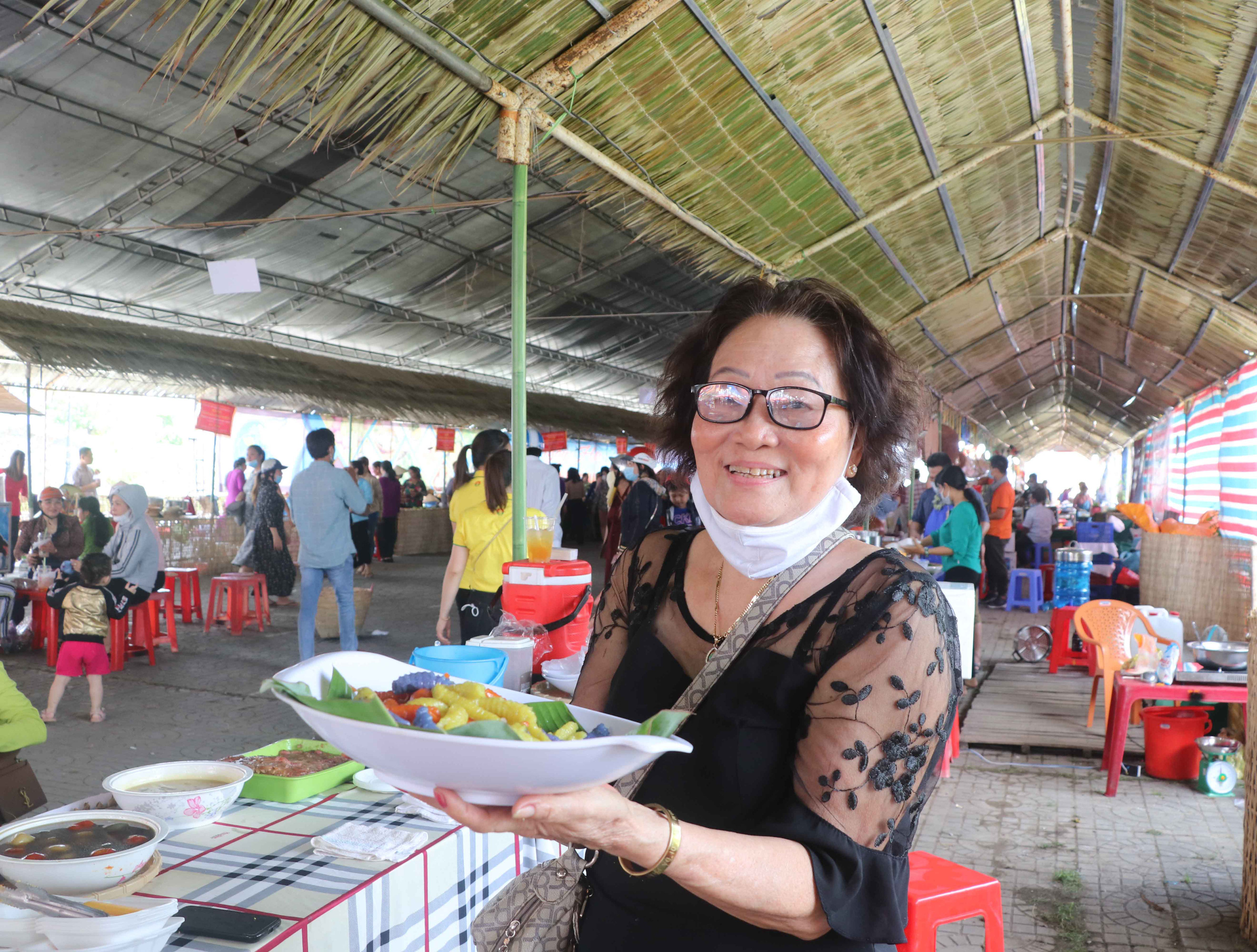 Đặc sắc b&aacute;nh &ldquo;phu th&ecirc;&rdquo; thể hiện chủ quyền biển đảo Việt Nam - Ảnh 13.