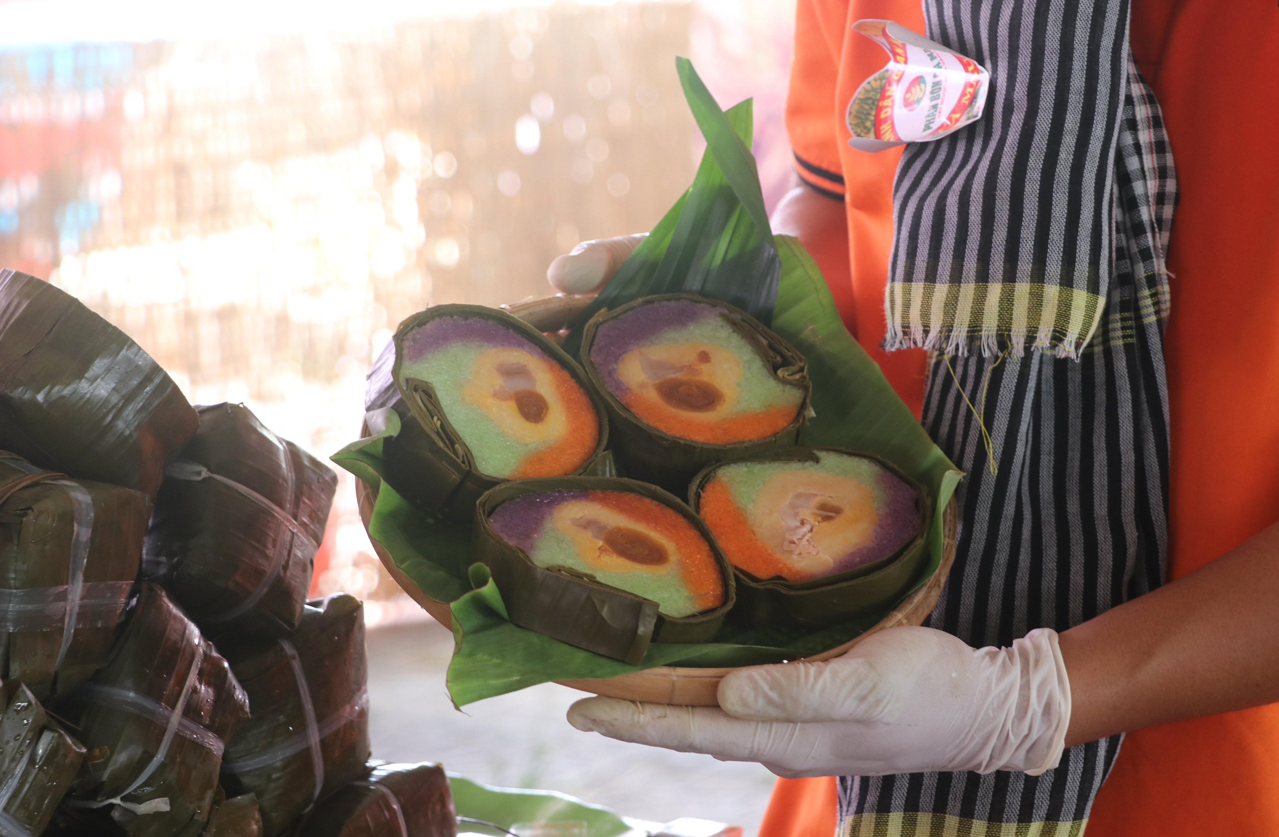 Đặc sắc b&aacute;nh &ldquo;phu th&ecirc;&rdquo; thể hiện chủ quyền biển đảo Việt Nam - Ảnh 3.