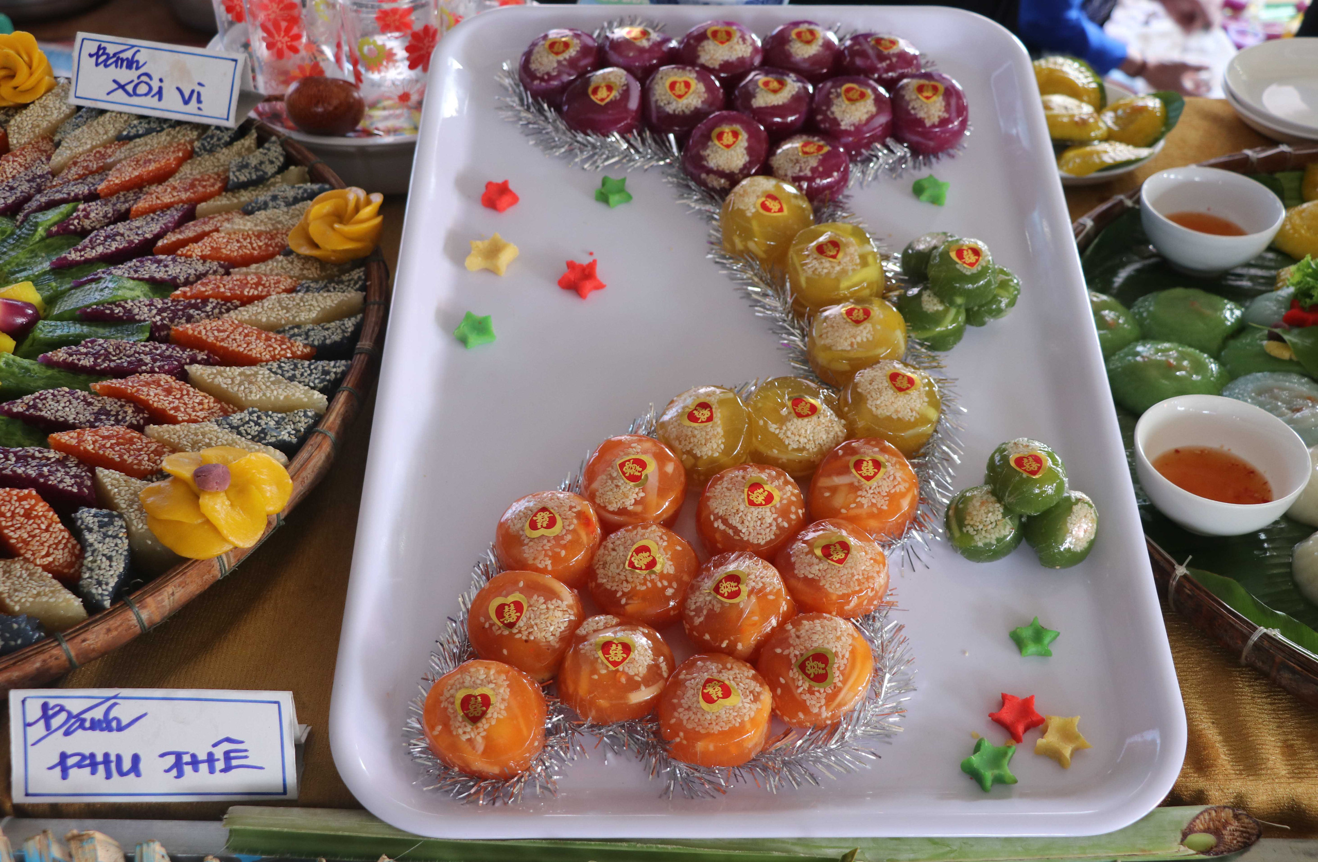 Đặc sắc b&aacute;nh &ldquo;phu th&ecirc;&rdquo; thể hiện chủ quyền biển đảo Việt Nam - Ảnh 1.