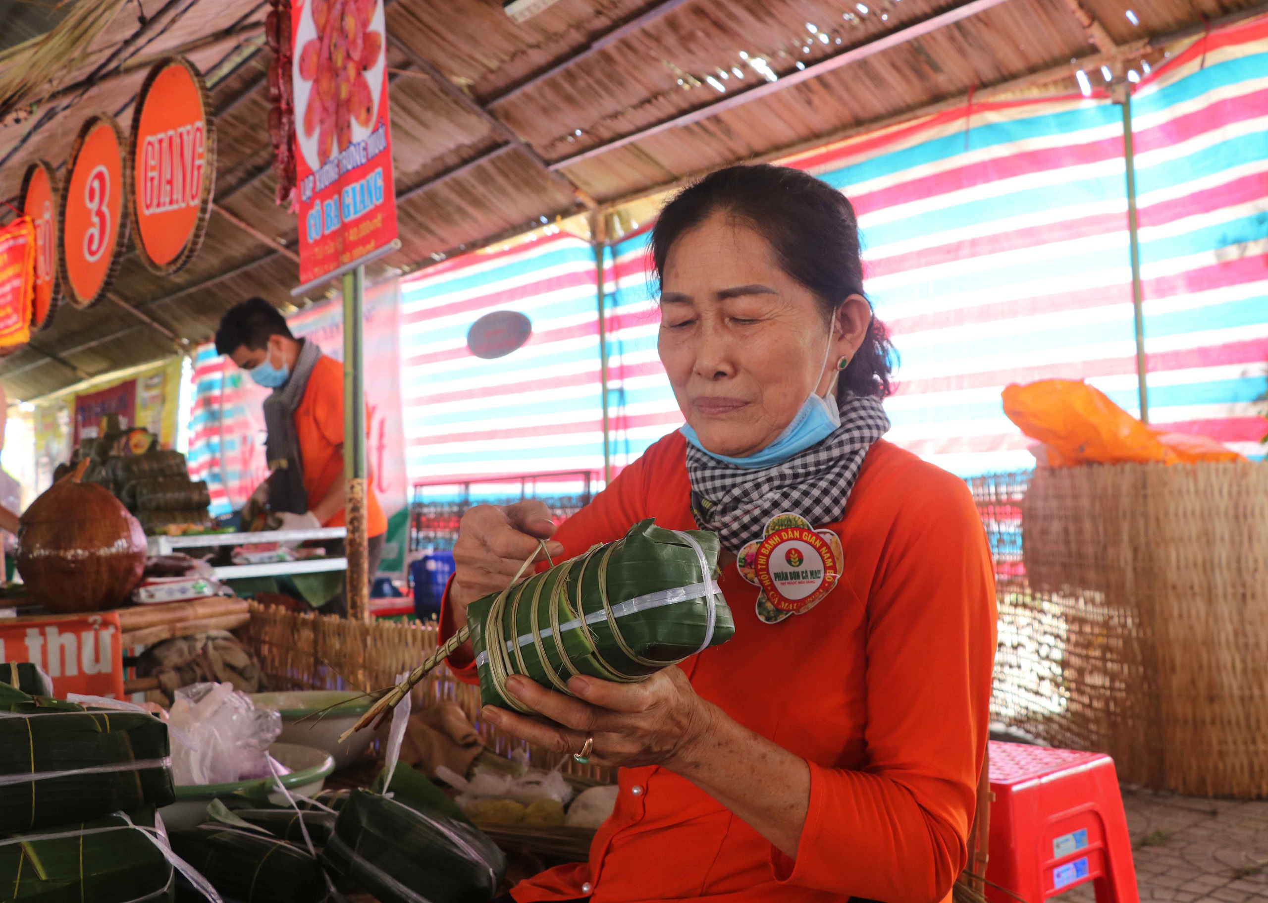 Đặc sắc b&aacute;nh &ldquo;phu th&ecirc;&rdquo; thể hiện chủ quyền biển đảo Việt Nam - Ảnh 8.