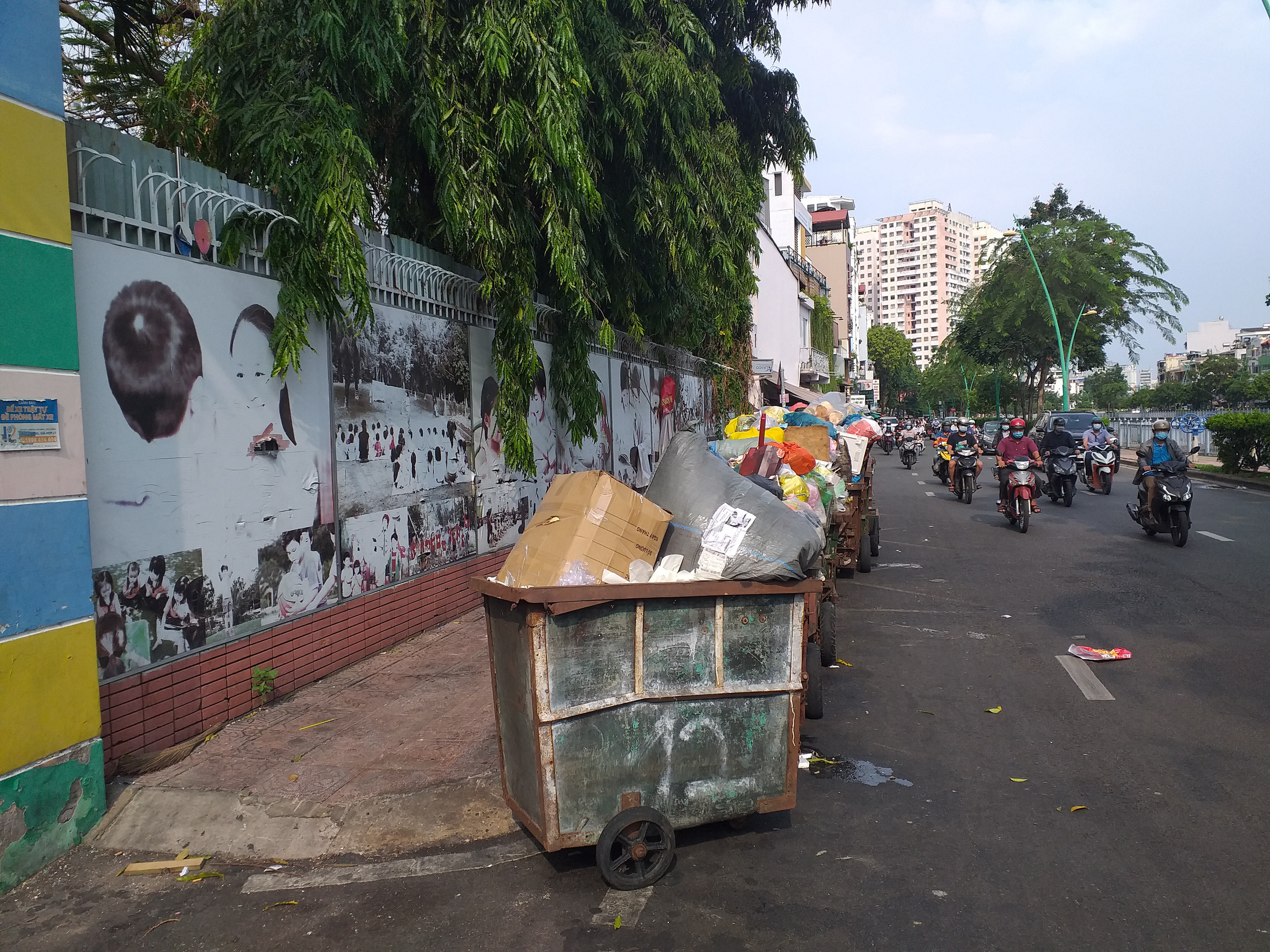 Điểm tập kết xe r&aacute;c kh&ocirc;ng hợp l&yacute; - Ảnh 1.