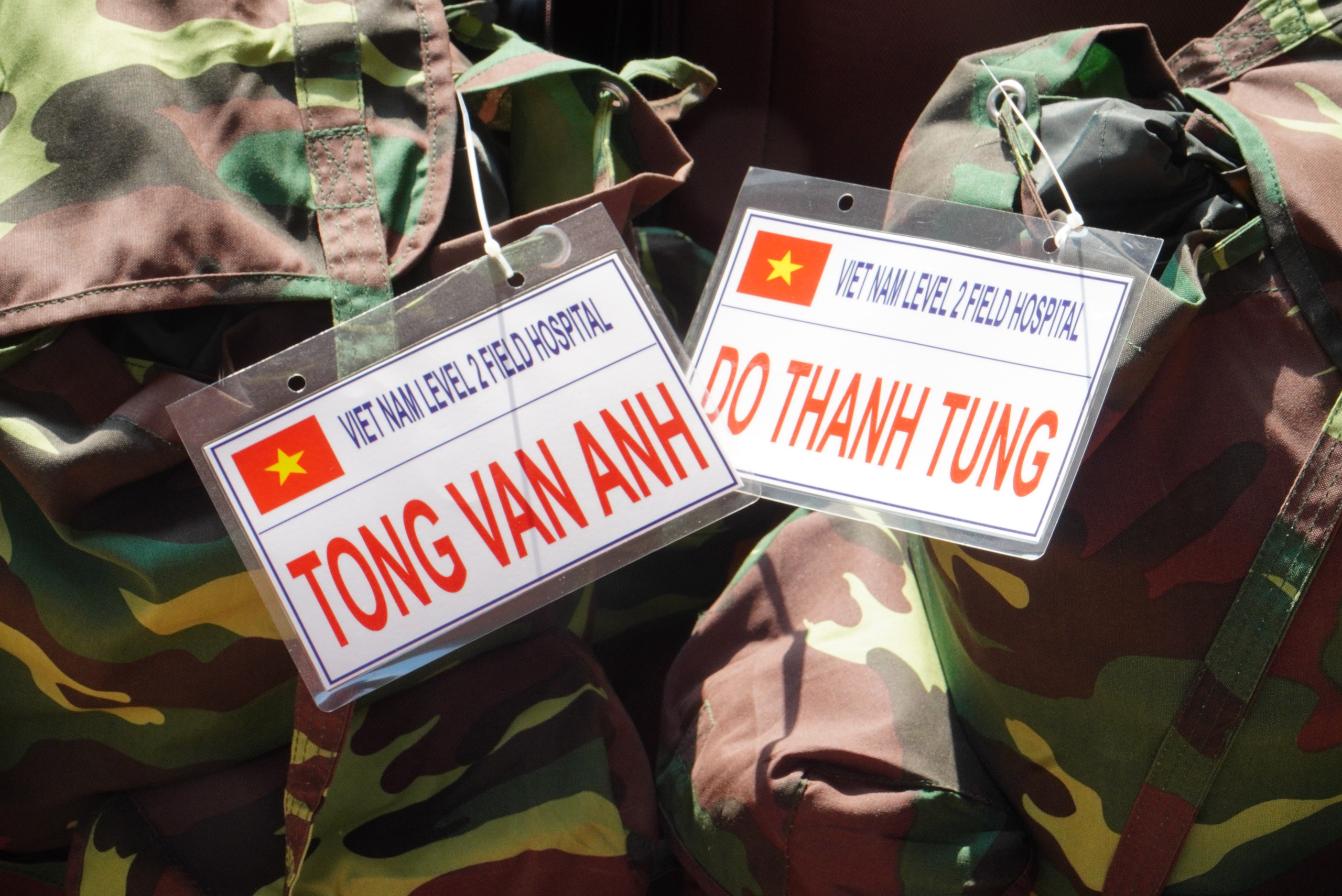 Gác chuyện riêng, vợ chồng mũ nồi xanh lên đường gìn giữ hòa bình - Ảnh 14.