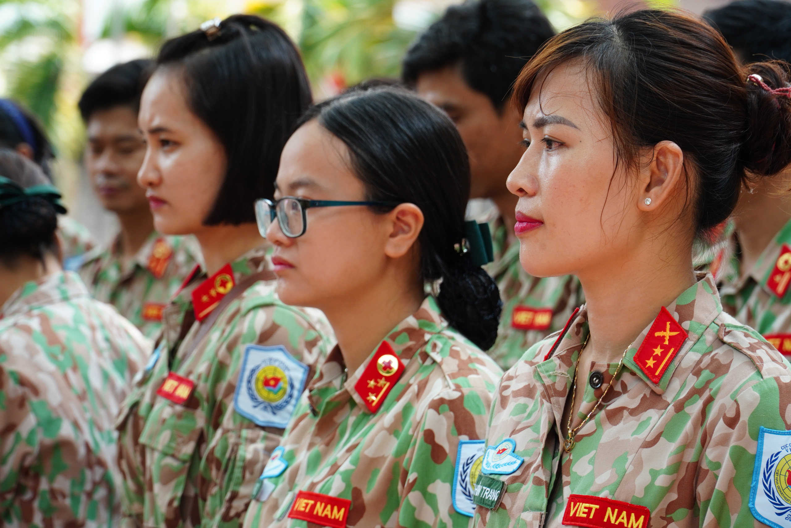 Gác chuyện riêng, vợ chồng mũ nồi xanh lên đường gìn giữ hòa bình - Ảnh 11.