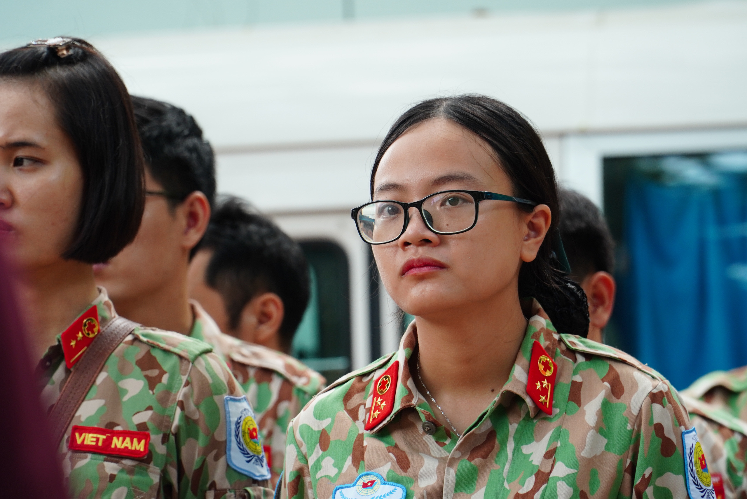 Gác chuyện riêng, vợ chồng mũ nồi xanh lên đường gìn giữ hòa bình - Ảnh 23.
