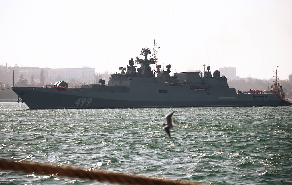 Biên giới Nga - Ukraine cực nóng, Nga ra lệnh hạn chế bay gần Crimea