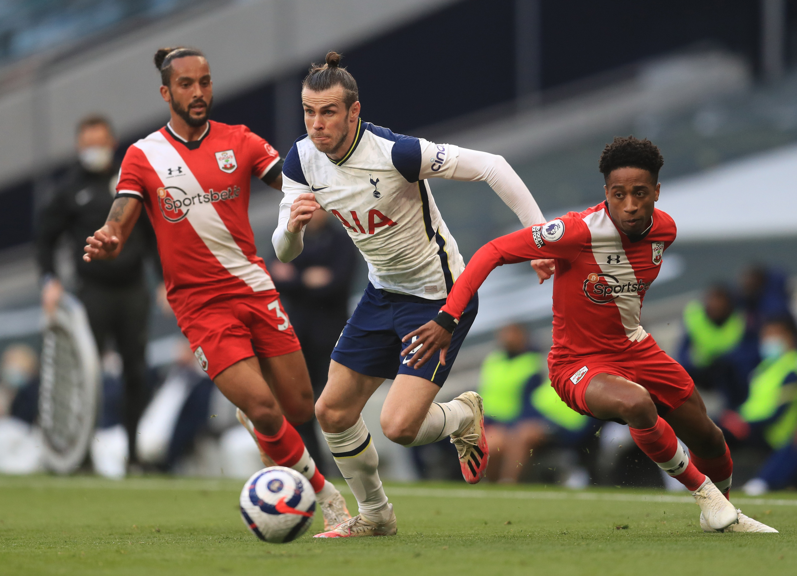 Ngược dòng đẳng cấp, Tottenham "bay" vào Top 6 Ngoại hạng Anh