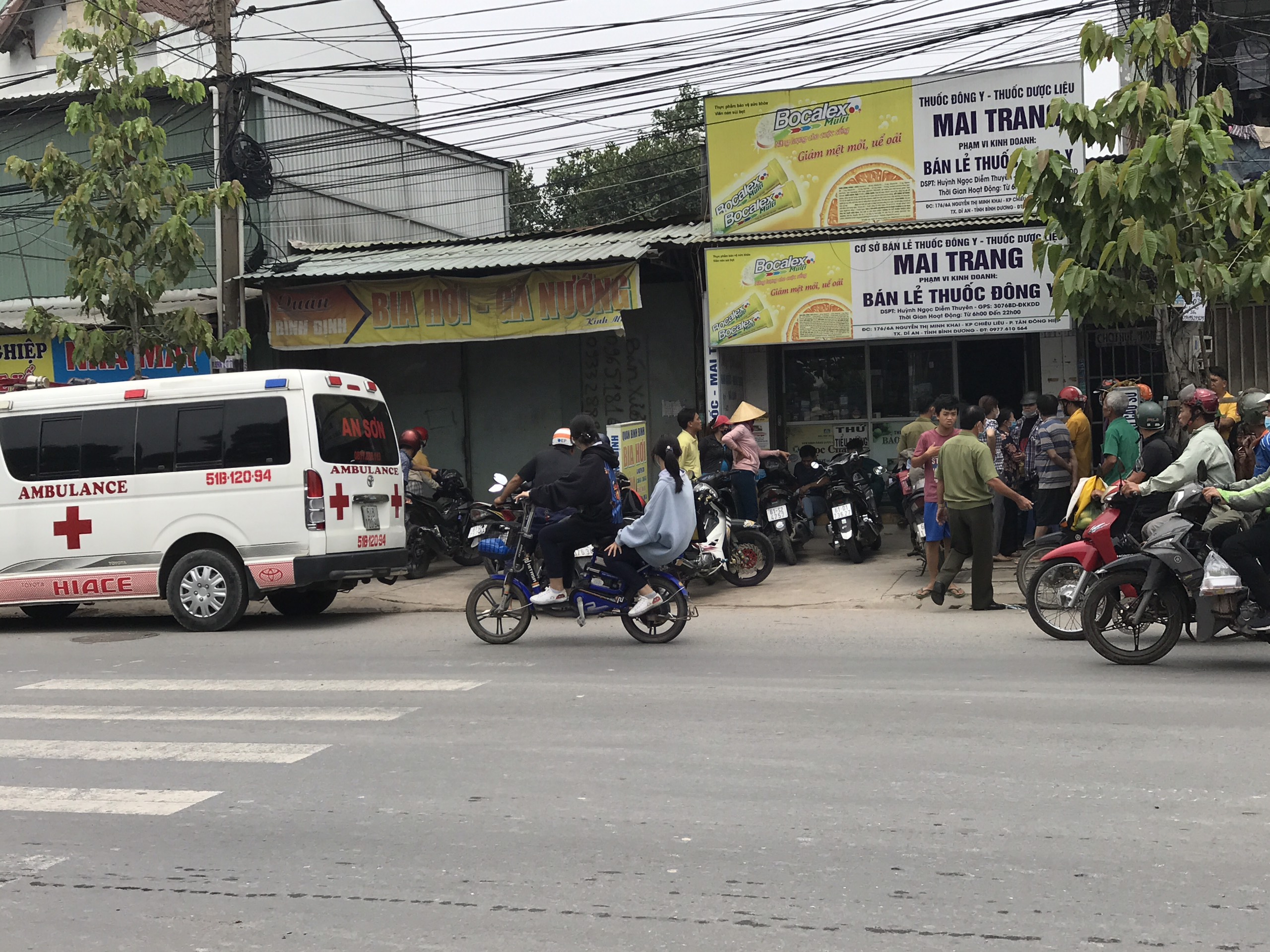 Cha chết, con thoi thóp trong căn nhà trọ khóa trái ở Bình Dương