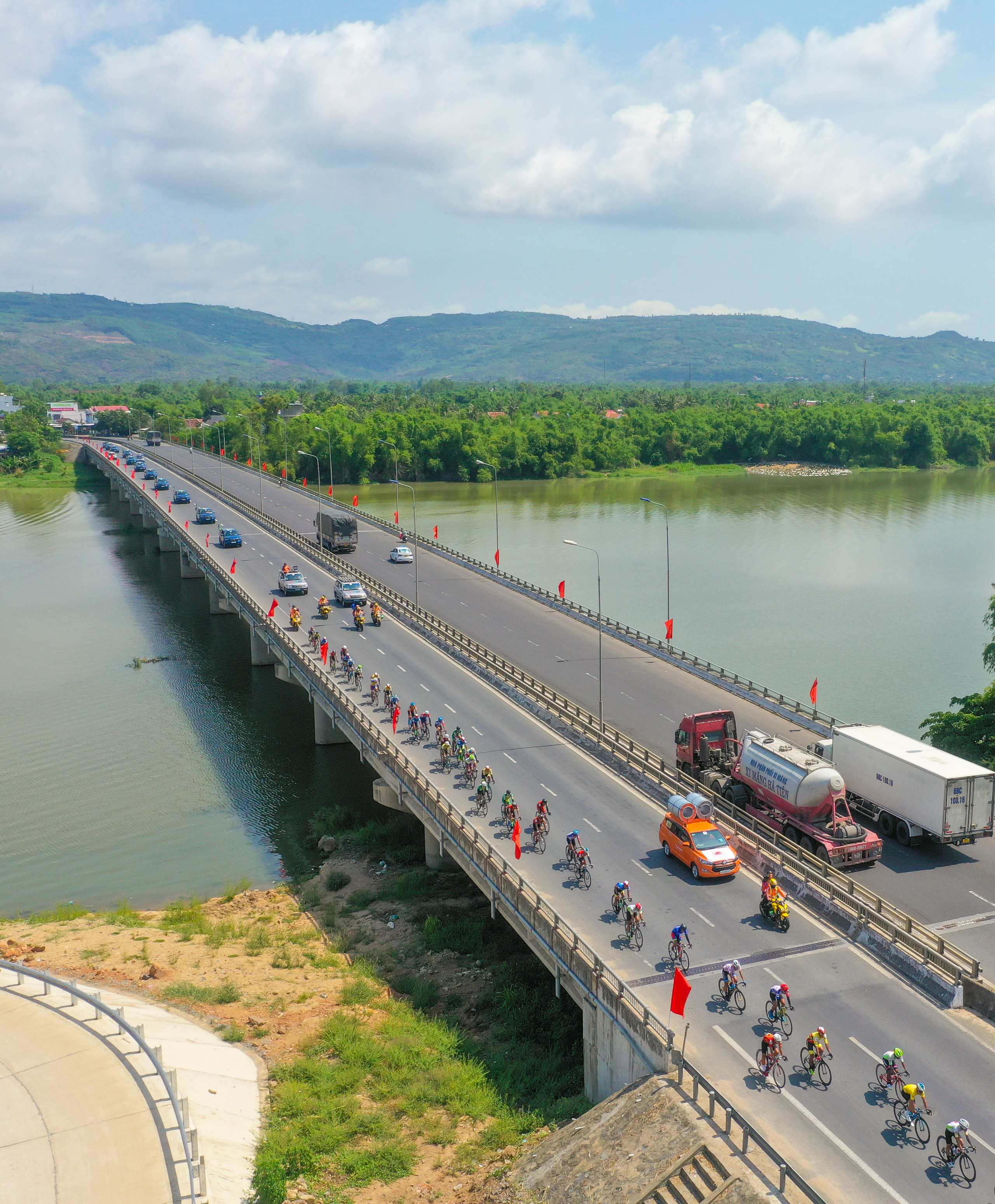 Trịnh Đức T&acirc;m qua mặt L&ecirc; Nguyệt Minh trong cuộc đua &Aacute;o xanh - Ảnh 3.