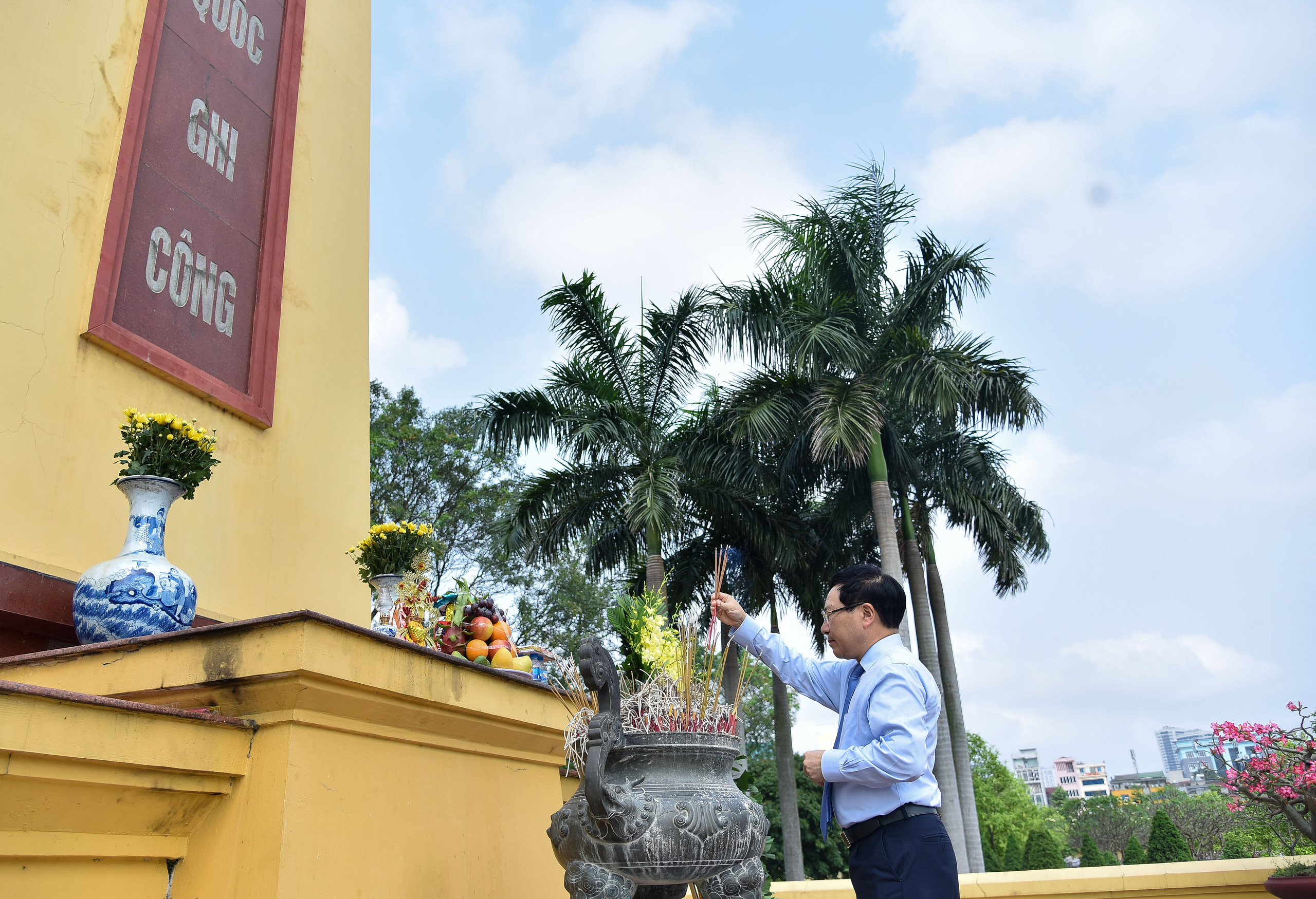 Dâng hương tưởng niệm nguyên Phó Chủ tịch Hội đồng Bộ trưởng Nguyễn Cơ Thạch
