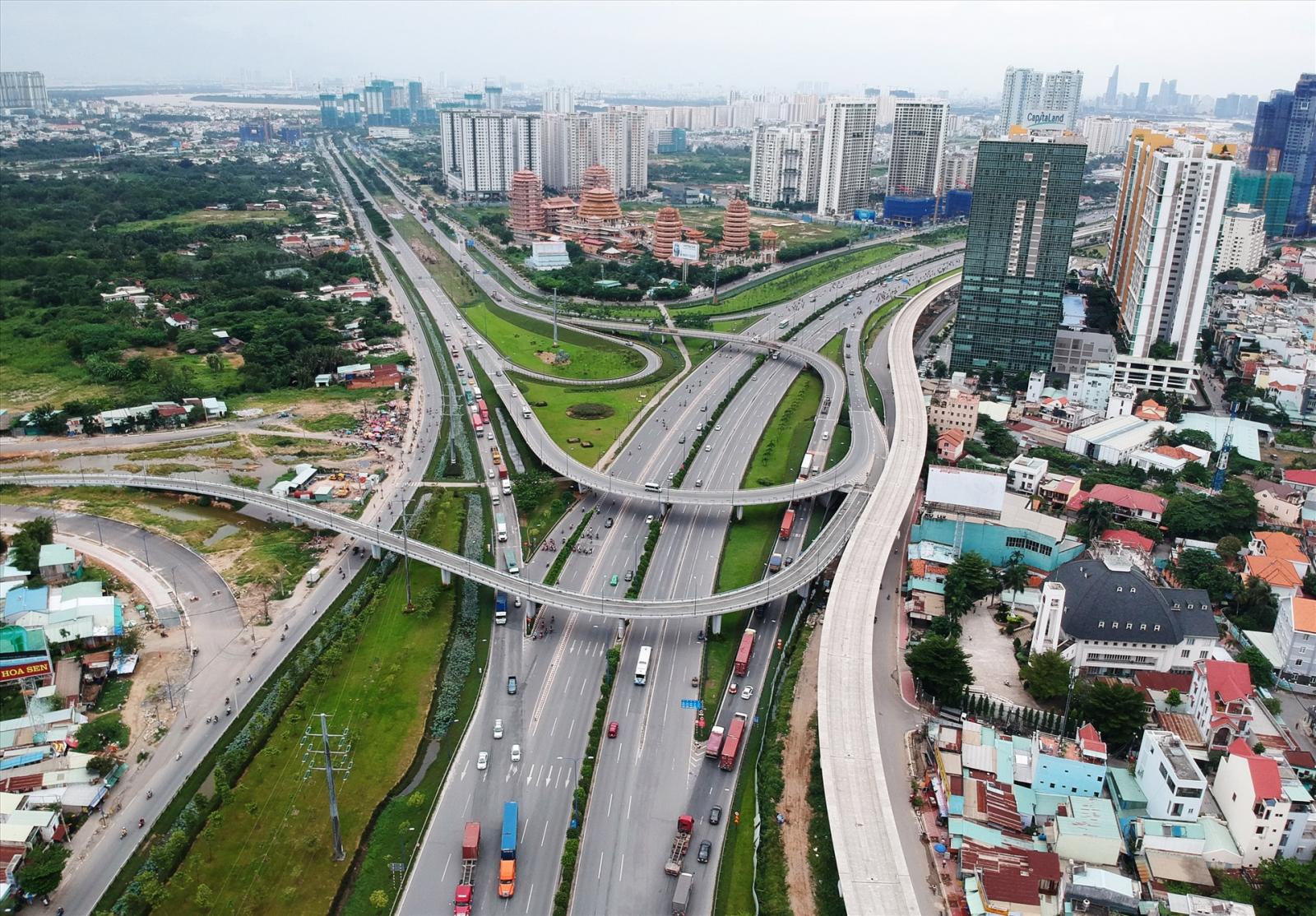 Bất động sản ph&iacute;a T&acirc;y TP HCM v&agrave;o tầm ngắm mới của c&aacute;c nh&agrave; đầu tư - Ảnh 1.