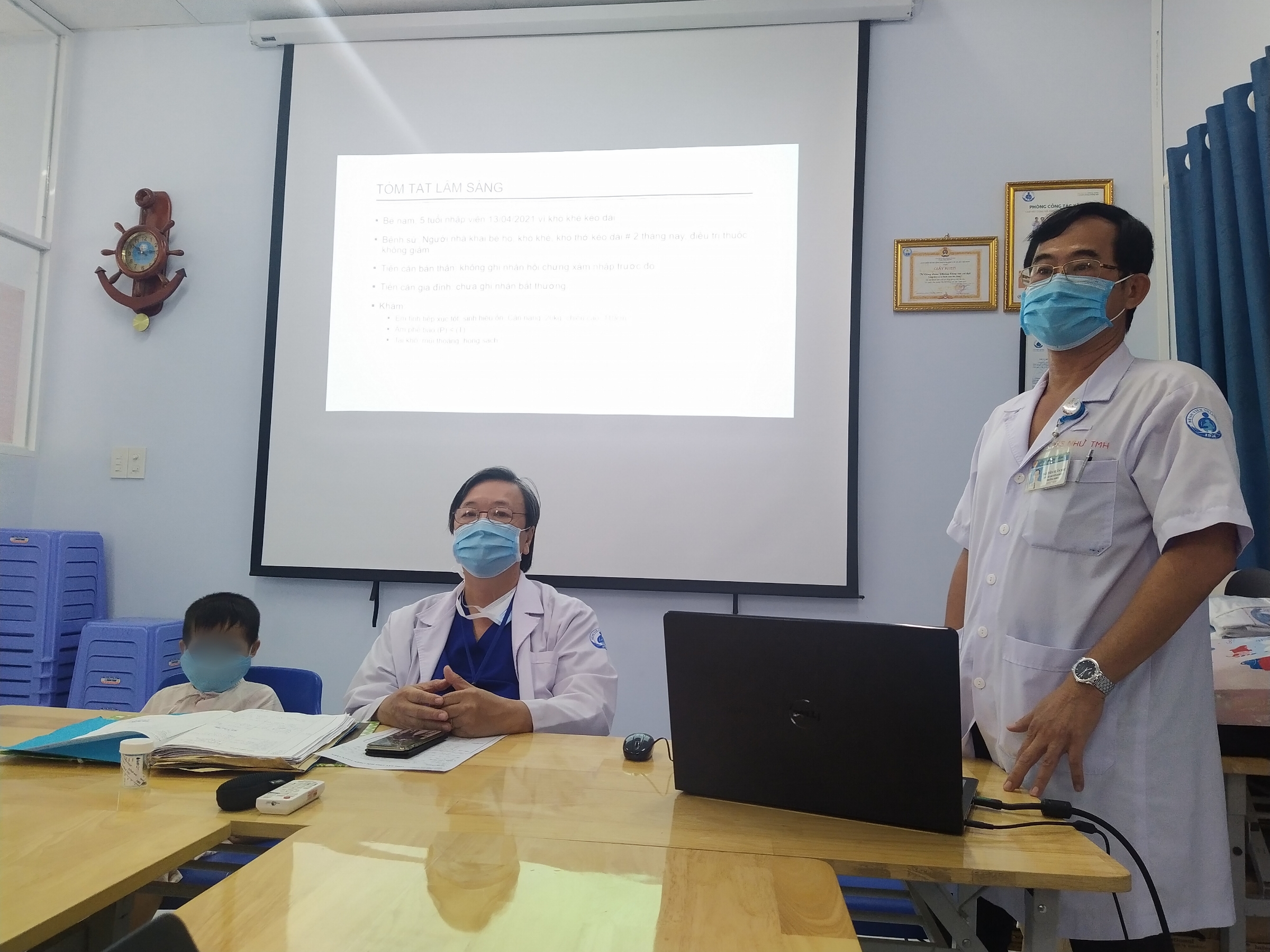Mở lồng ngực cứu b&eacute; trai bị m&oacute;c d&acirc;y k&eacute;o lọt v&agrave;o vị tr&iacute; nhạy cảm - Ảnh 3.