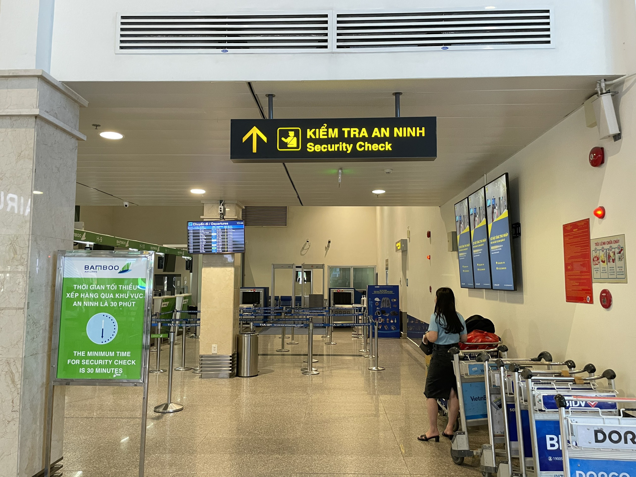 Sân bay Tân Sơn Nhất lắp thêm 5 máy soi chiếu an ninh