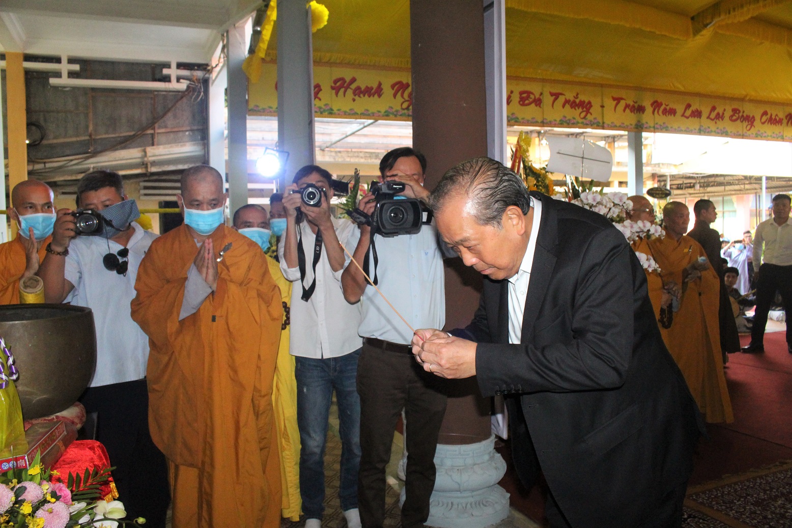 Phó Thủ tướng Thường trực Trương Hòa Bình viếng hương Trưởng lão Hòa thượng Thích Thiện Duyên