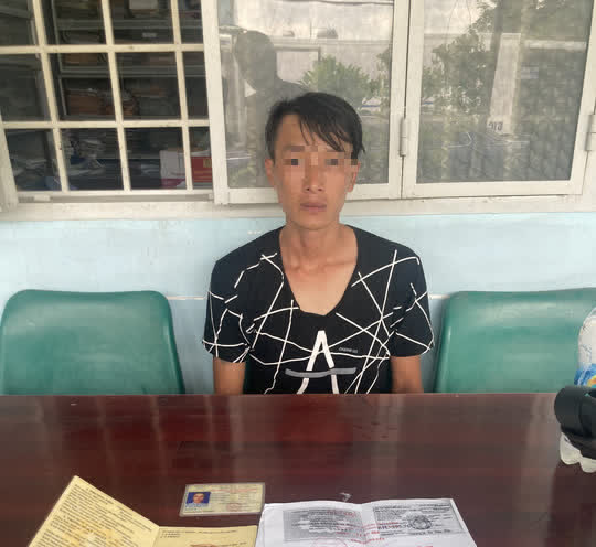 CSGT TP HCM nổ súng khống chế tài xế xe tải dùng ống kim tiêm chống đối khi bị kiểm tra - Ảnh 2.