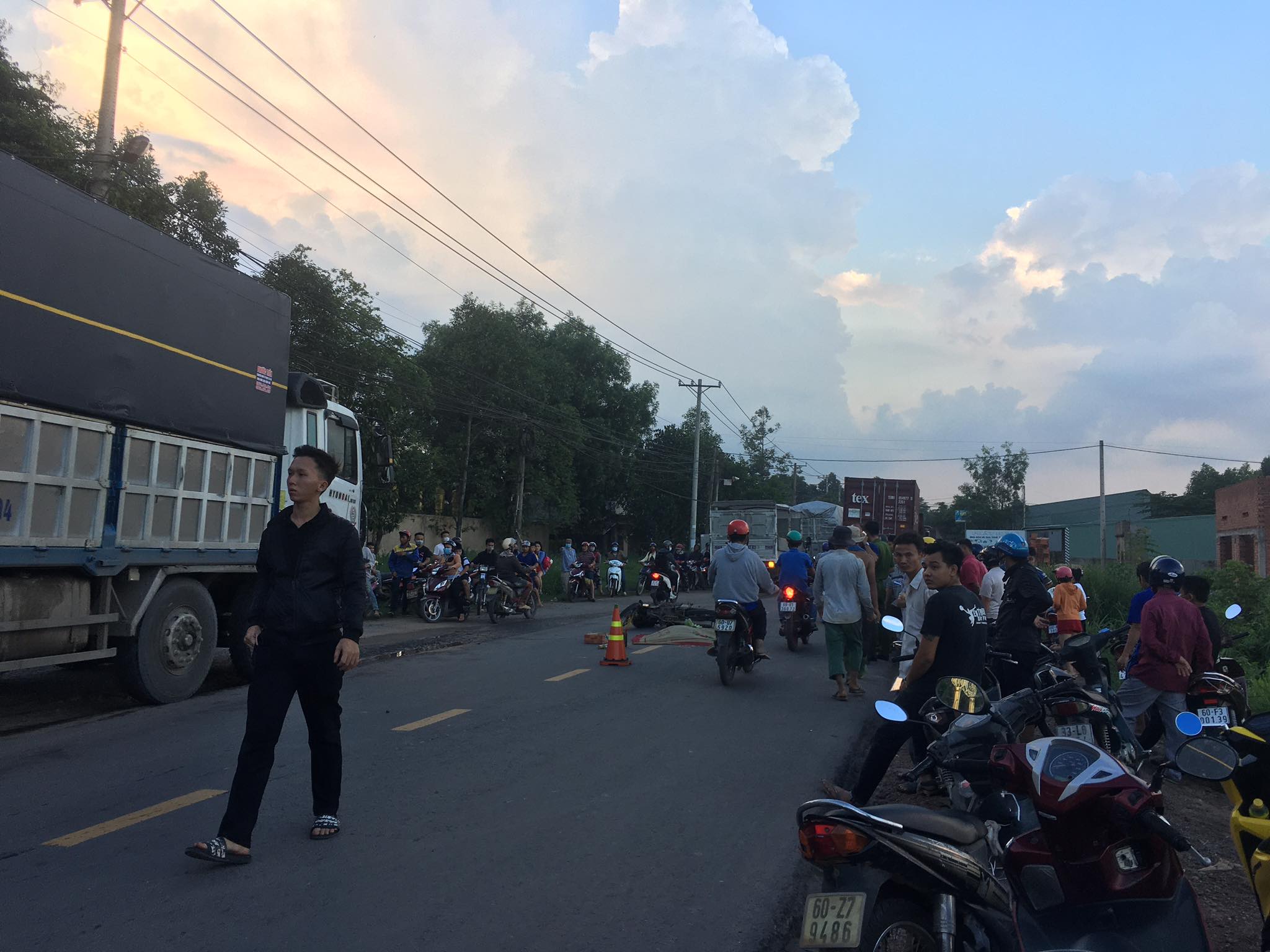 Va chạm xe container, 1 nữ sinh tử vong