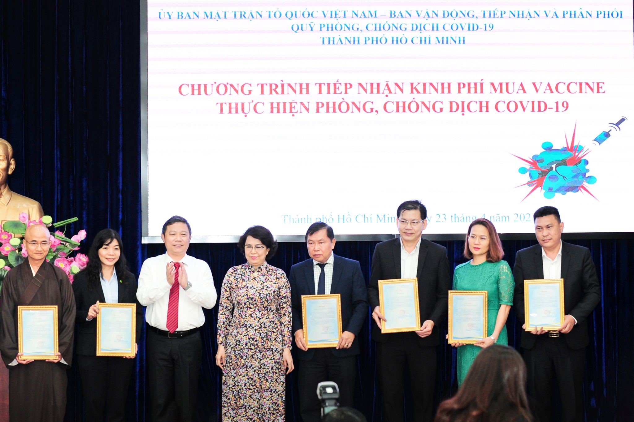 Tập đoàn Hưng Thịnh tặng 50 tỷ đồng mua vắc-xin phòng ngừa Covid-19 - Ảnh 3. Tập đoàn Hưng Thịnh tặng 50 tỷ đồng mua vắc-xin phòng ngừa Covid-19 - Ảnh 3.