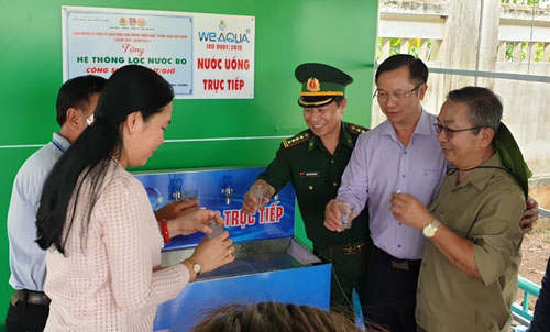 Tham gia phòng chống dịch cùng chiến sĩ biên phòng