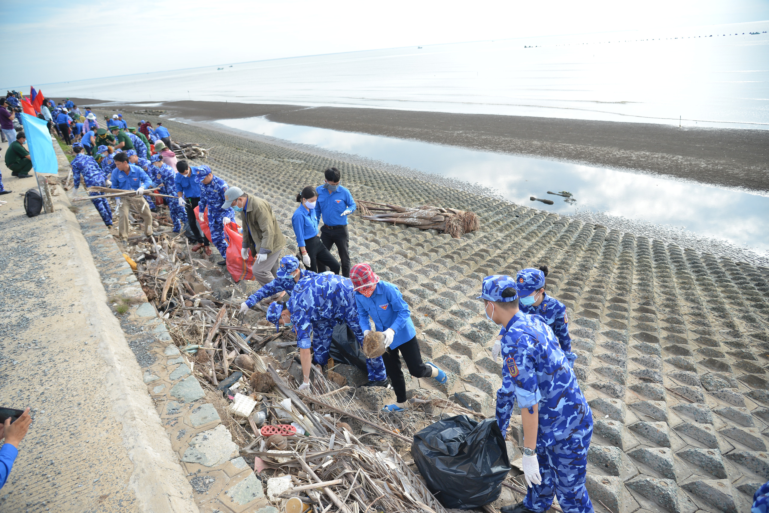 Cảnh sát biển tổ chức nhiều hoạt động ở Tiền Giang - Ảnh 13.