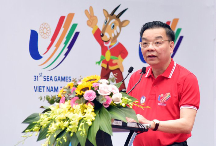 Chủ tịch H&agrave; Nội chạy bộ quanh hồ Gươm hưởng ứng Ng&agrave;y chạy Olympic v&igrave; sức khỏe to&agrave;n d&acirc;n - Ảnh 1.