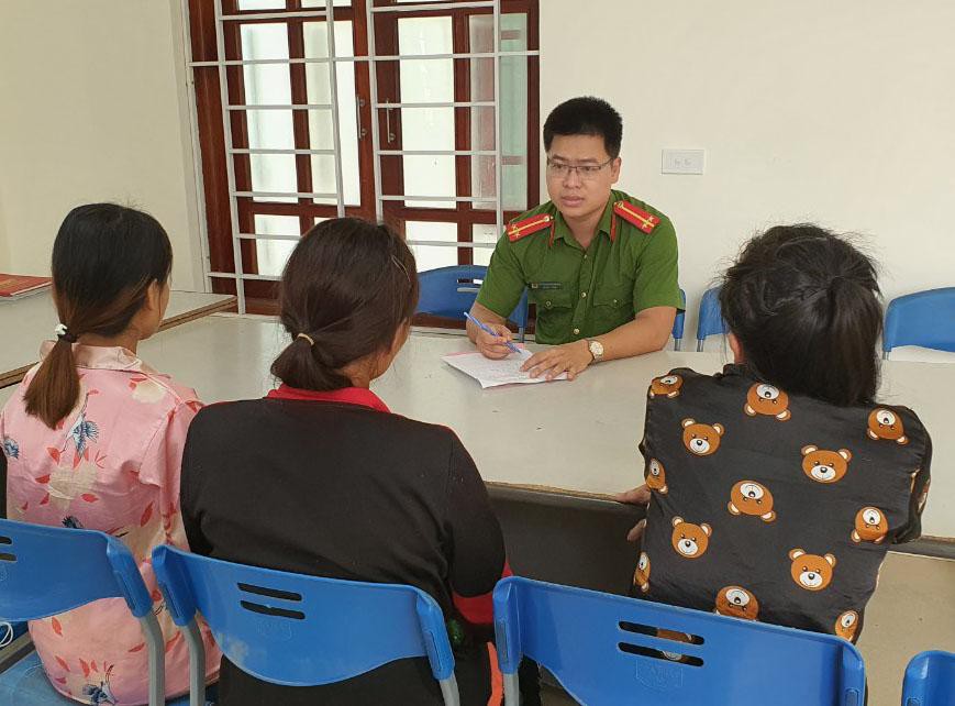Bị người yêu bỏ, gia đình từ chối, 2 cô gái trẻ vượt biên sang Trung Quốc bán bào thai