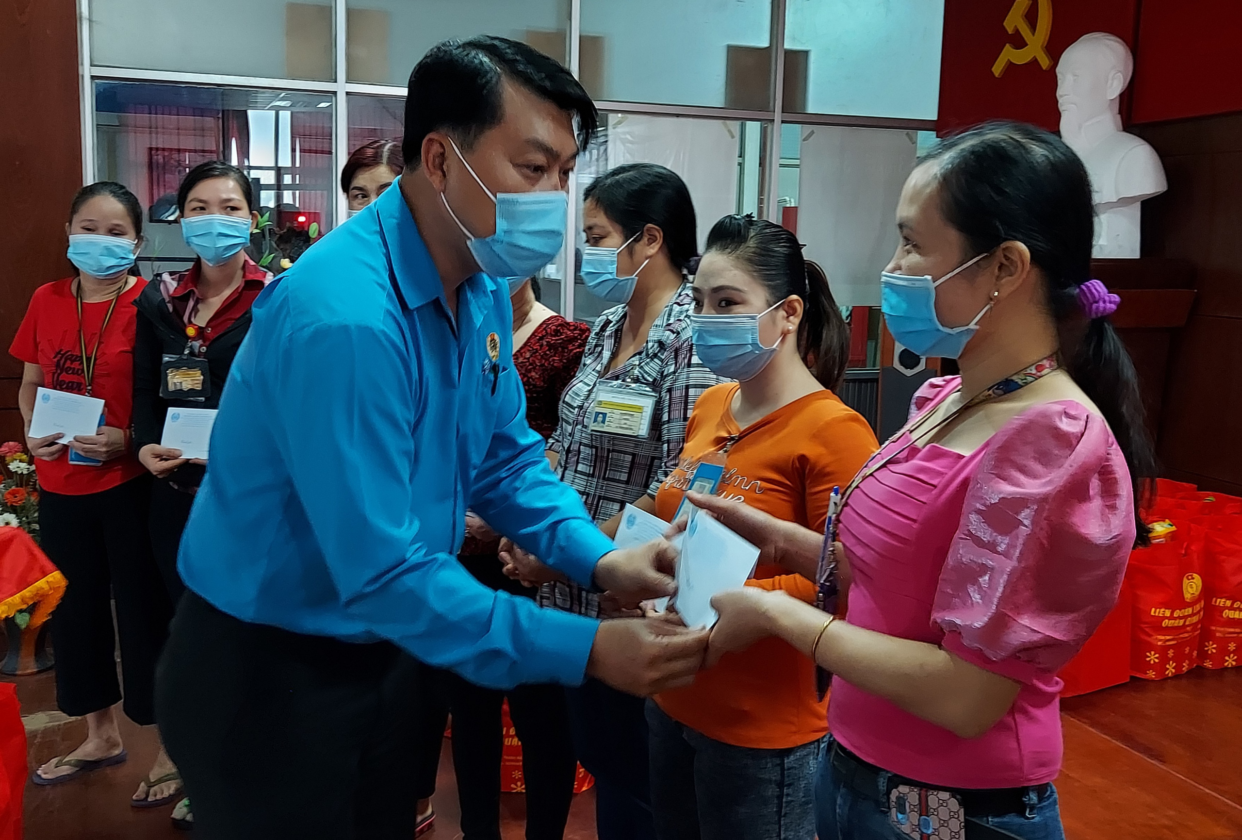 Rộn ràng Tháng Công nhân