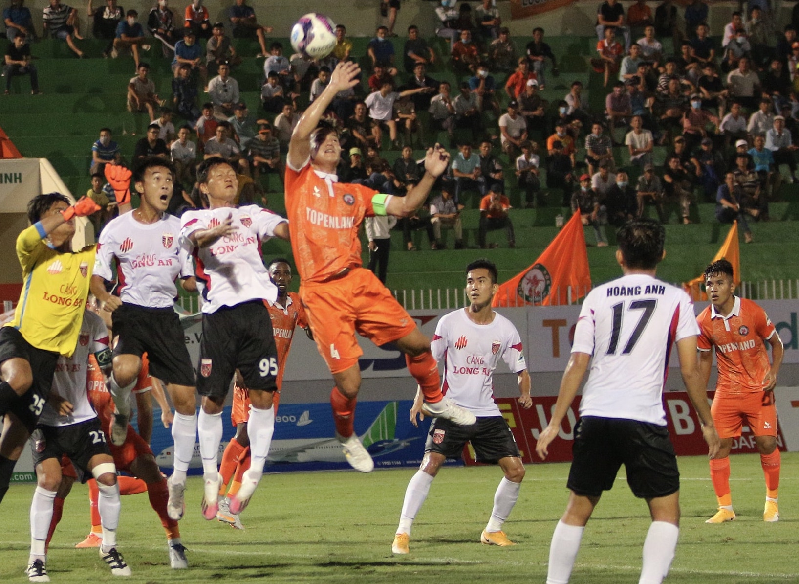 Th&ecirc;m 3 đội V-League rời C&uacute;p Quốc gia - Ảnh 1.