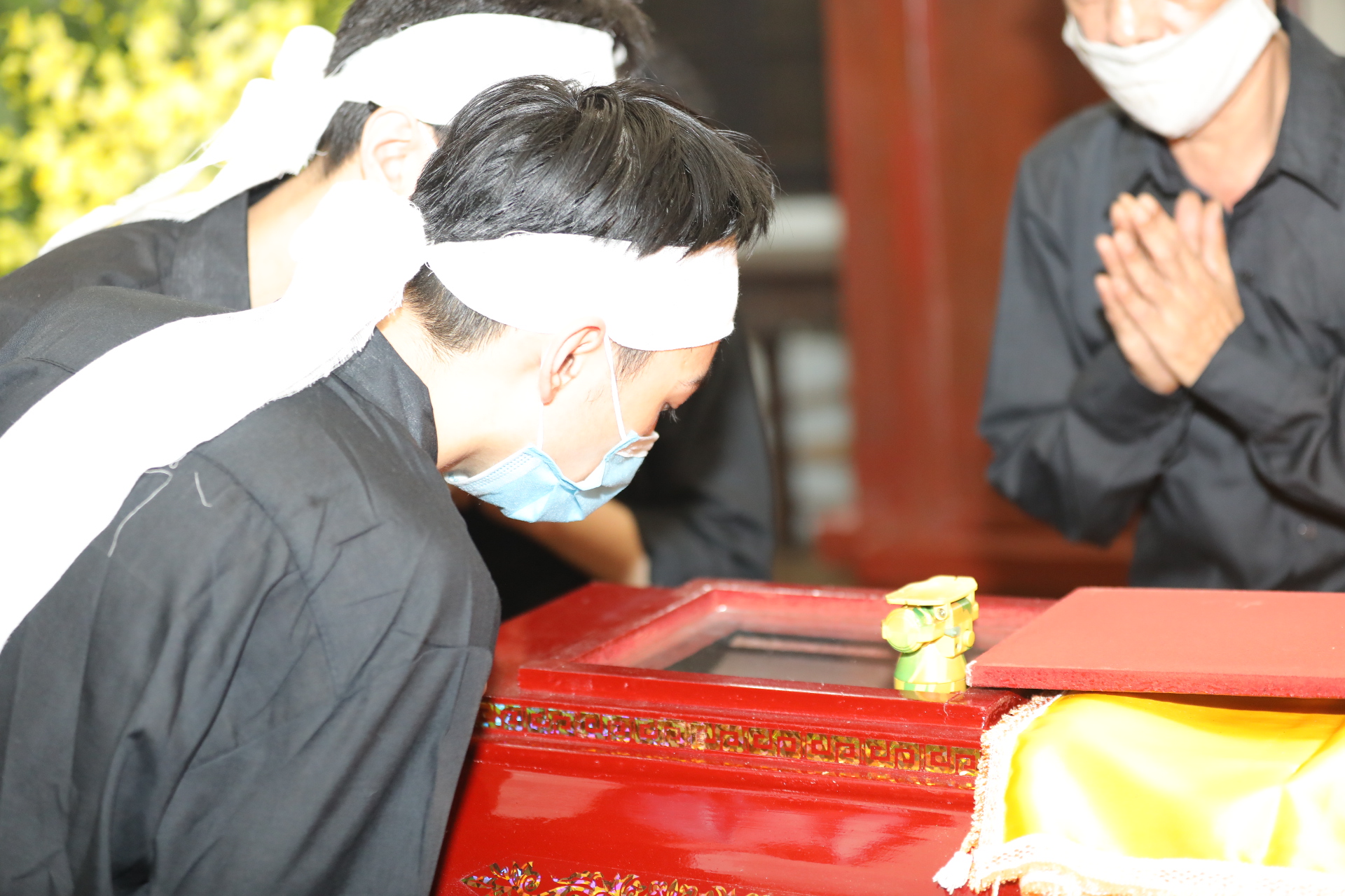 Xúc động tiễn đưa nhà thơ Hoàng Nhuận Cầm - Ảnh 6.