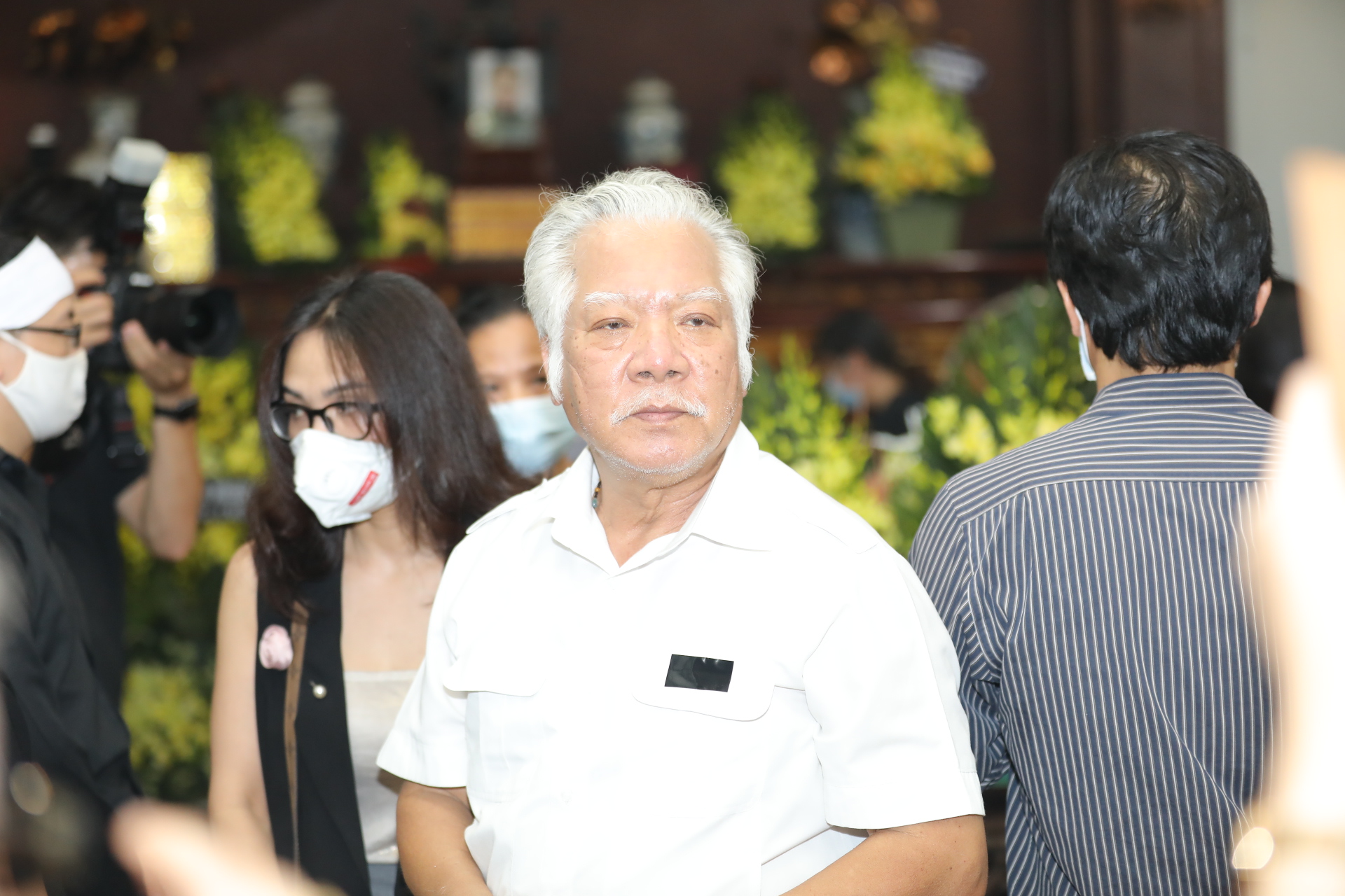 Xúc động tiễn đưa nhà thơ Hoàng Nhuận Cầm - Ảnh 10.