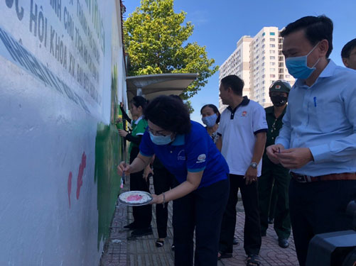 TP HCM phát động phong trào thi đua cao điểm - Ảnh 1.