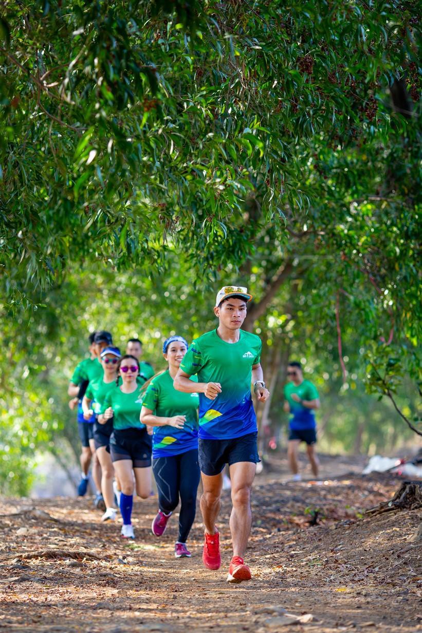 Hoành tráng giải chạy BaDen Mountain Marathon 2021 ở núi Bà Đen - Ảnh 2.