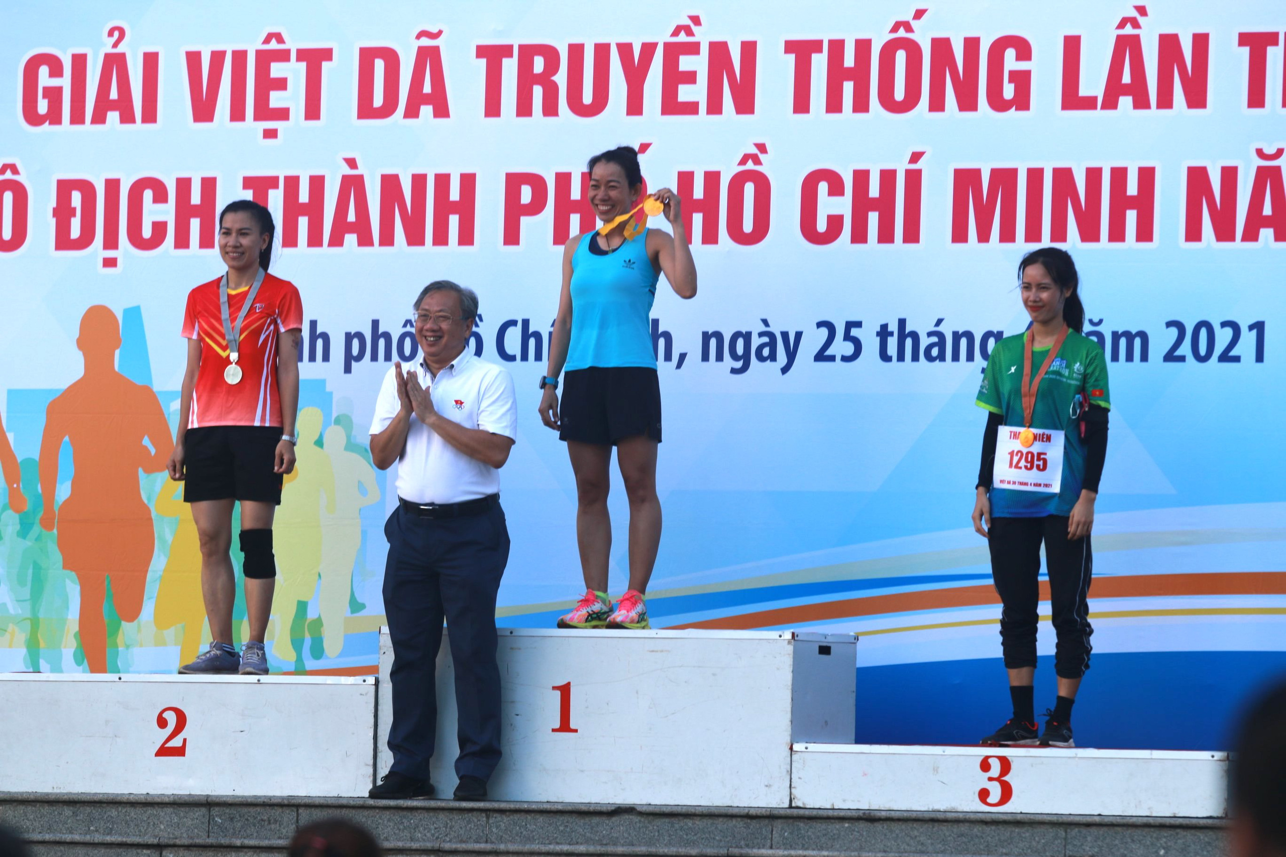 Sôi nổi giải Việt dã chào mừng Ngày hội Thống nhất - Ảnh 10.