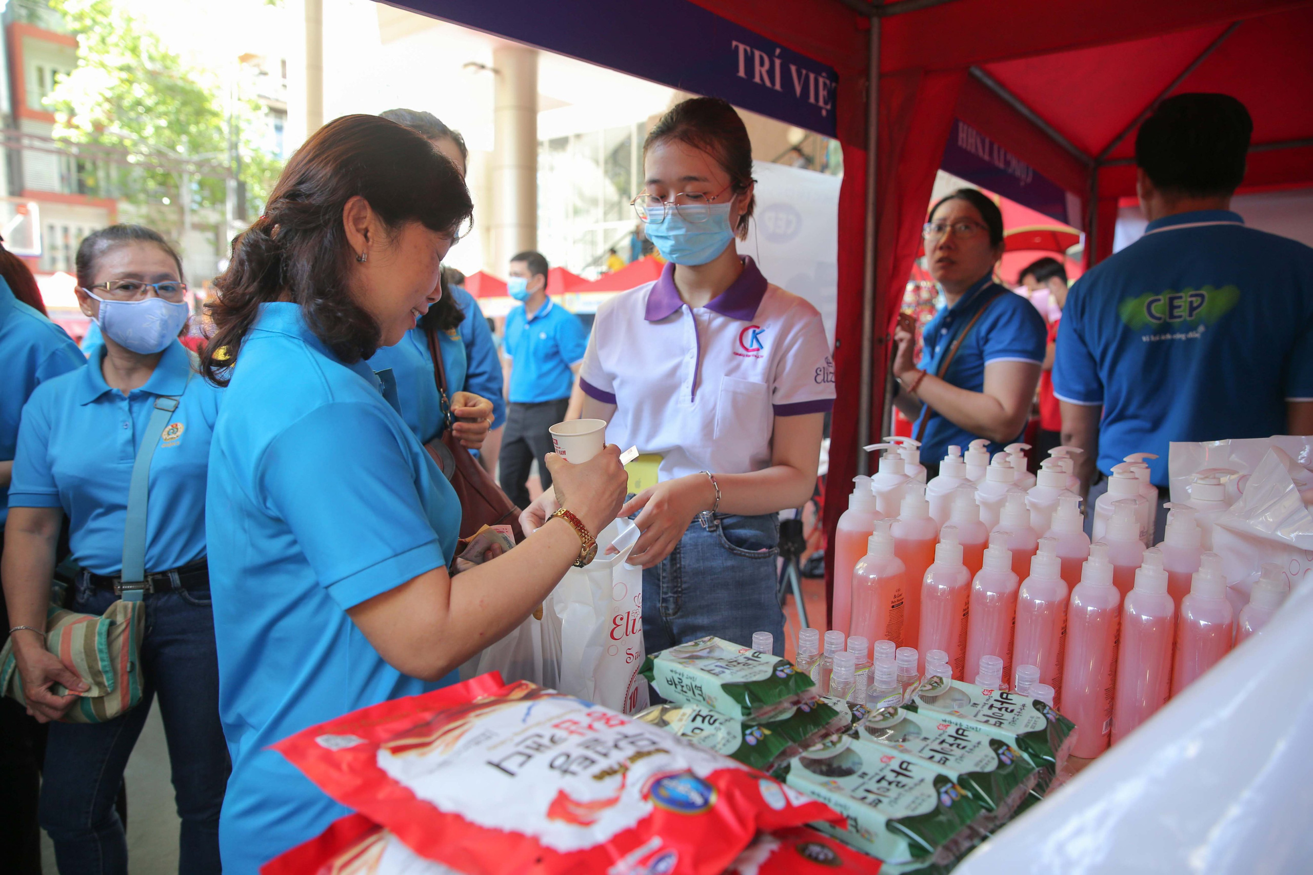 Tưng bừng khai mạc Th&aacute;ng C&ocirc;ng nh&acirc;n - Ảnh 10.