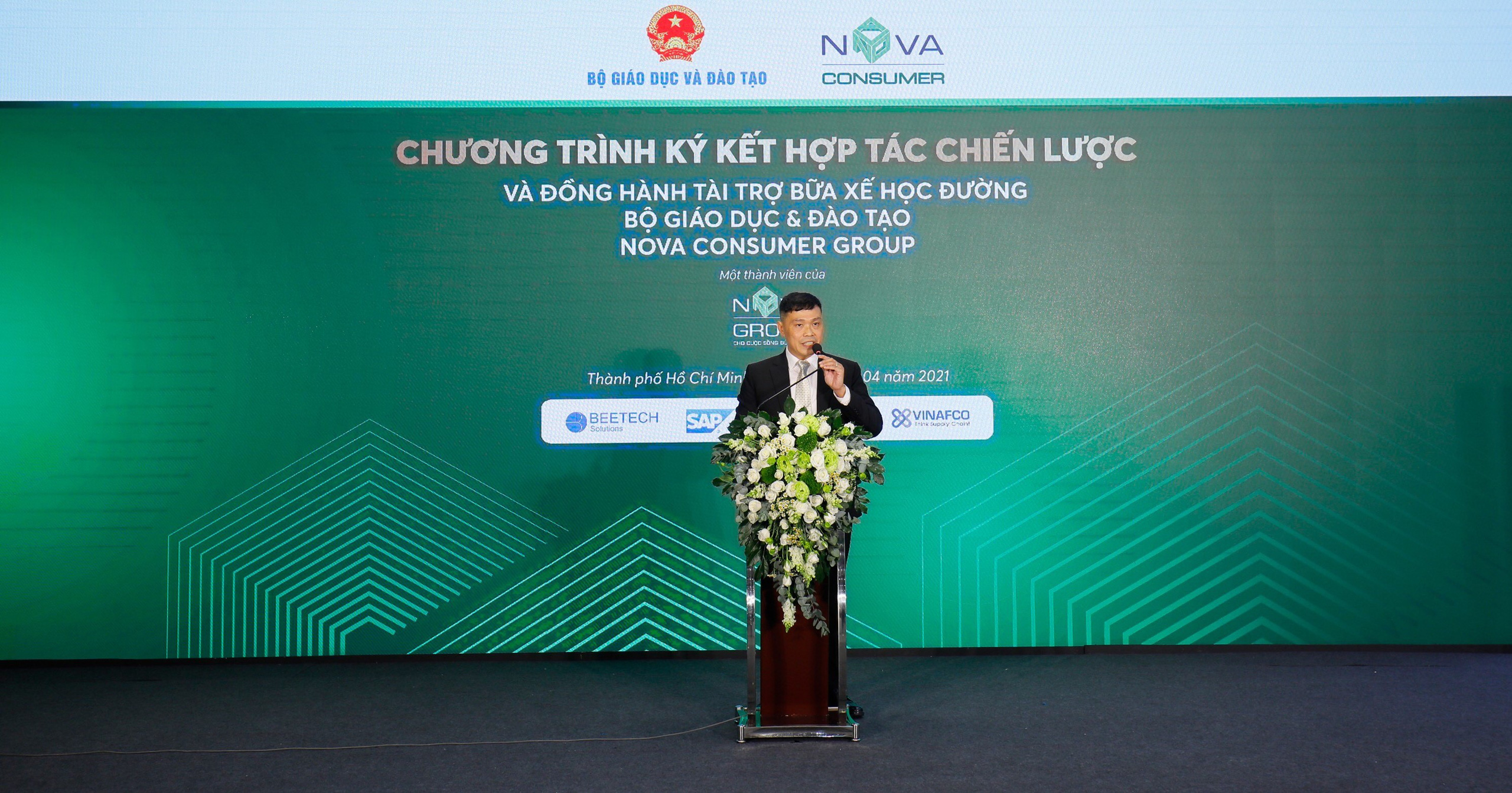 Th&ecirc;m một &ocirc;ng lớn nhảy v&agrave;o n&ocirc;ng nghiệp, ti&ecirc;u d&ugrave;ng nhanh - Ảnh 1.