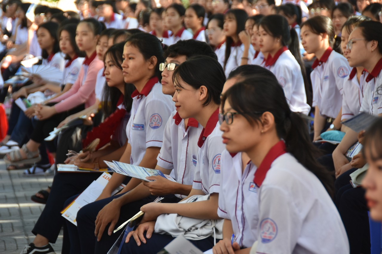 Đưa trường học đến thí sinh Bình Thuận: Tâm lý học có phải là ngành khua môi múa mép? - Ảnh 7.