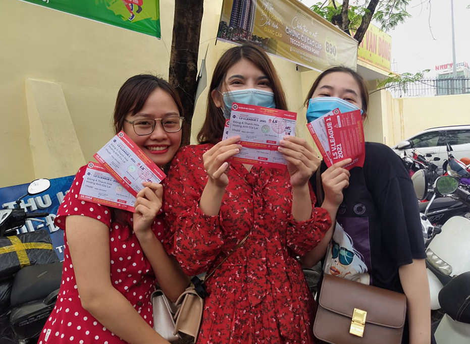 Sốt v&eacute; tại Thanh H&oacute;a trước trận l&agrave;m kh&aacute;ch của thầy tr&ograve; HLV Kiatisuk - Ảnh 2.