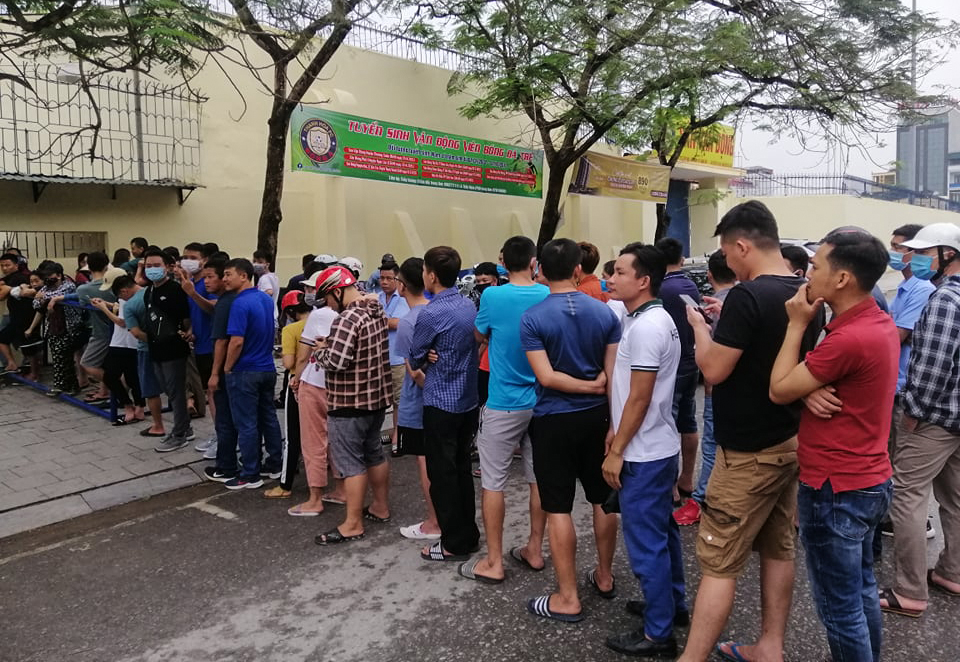 "Sốt" vé tại Thanh Hóa trước trận làm khách của thầy trò HLV Kiatisuk