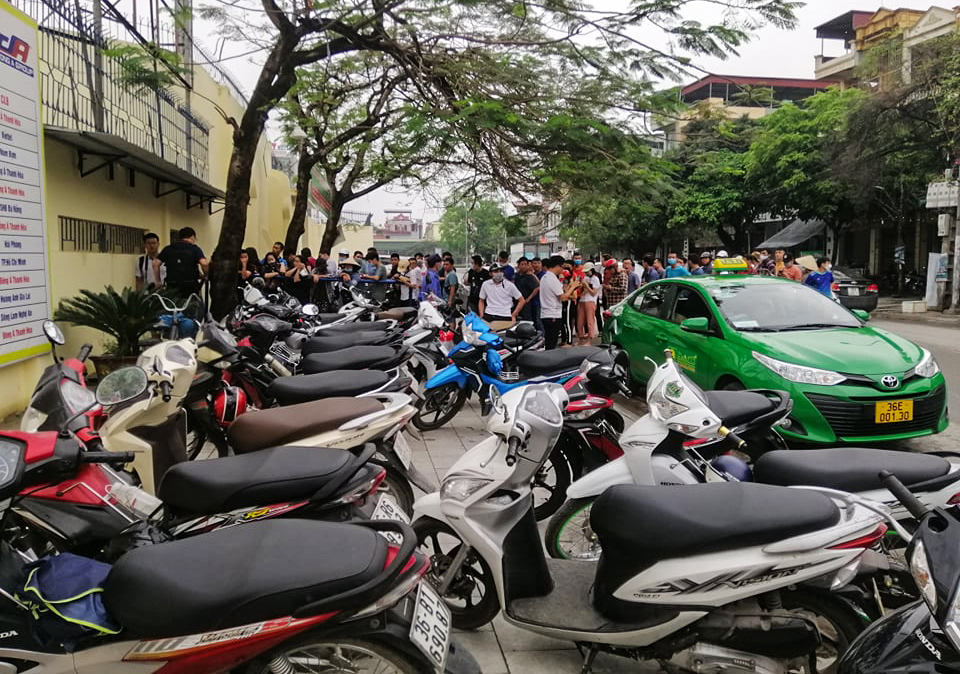 Sốt v&eacute; tại Thanh H&oacute;a trước trận l&agrave;m kh&aacute;ch của thầy tr&ograve; HLV Kiatisuk - Ảnh 1.