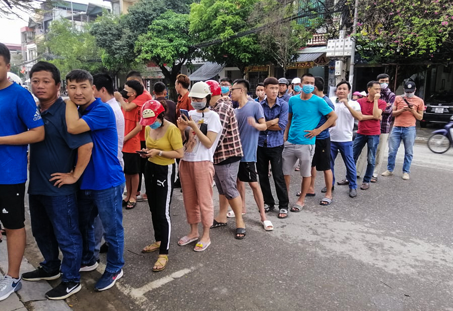 Sốt v&eacute; tại Thanh H&oacute;a trước trận l&agrave;m kh&aacute;ch của thầy tr&ograve; HLV Kiatisuk - Ảnh 5.