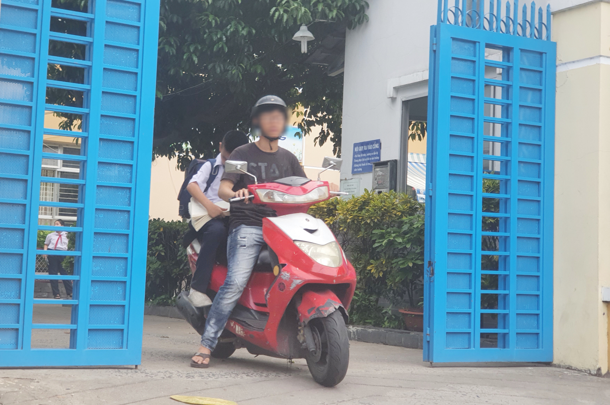 Học sinh còn lơ là phòng dịch Covid-19 - Ảnh 3.