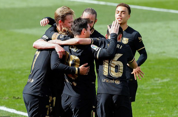 Antoine Griezmann ch&oacute;i s&aacute;ng, Barcelona sắp chạm tay đến ng&ocirc;i v&ocirc; địch La Liga - Ảnh 6.