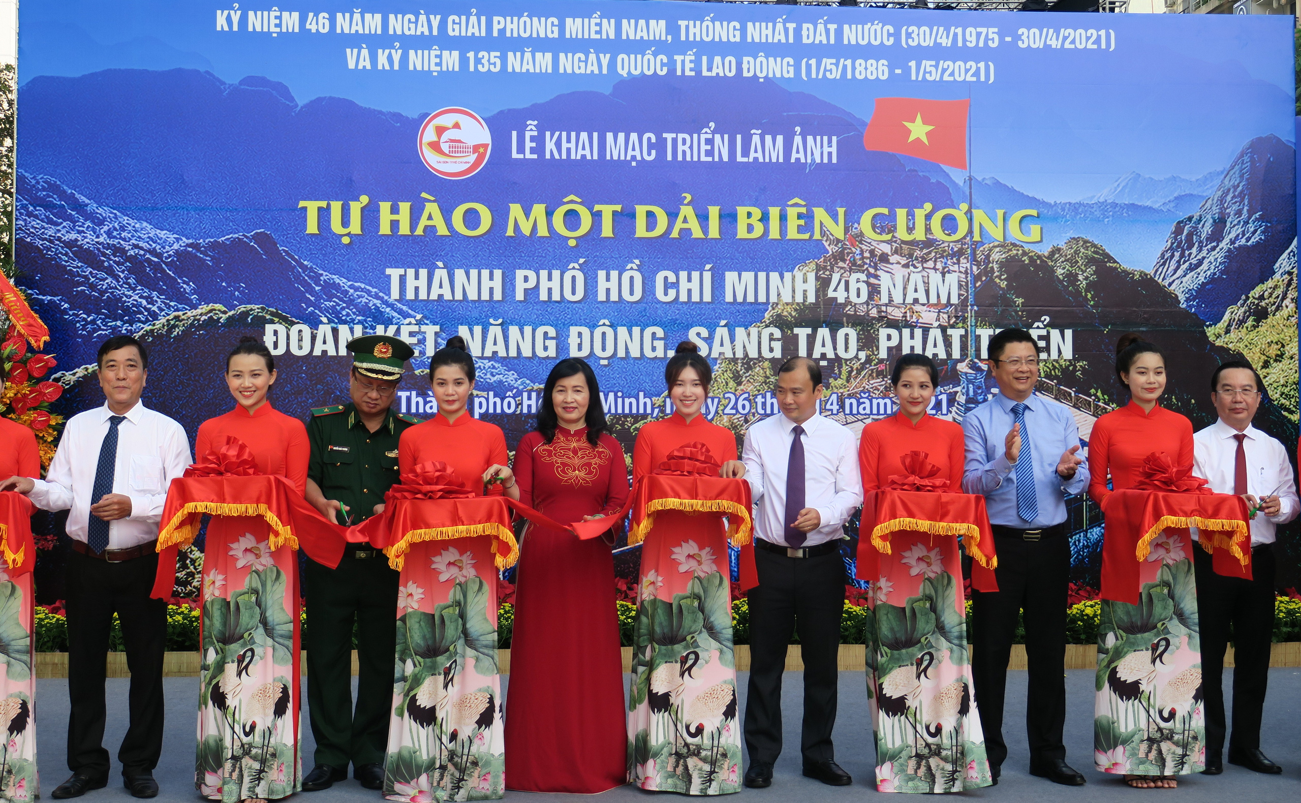 Khai mạc triển lãm ảnh “Tự hào một dải biên cương”
