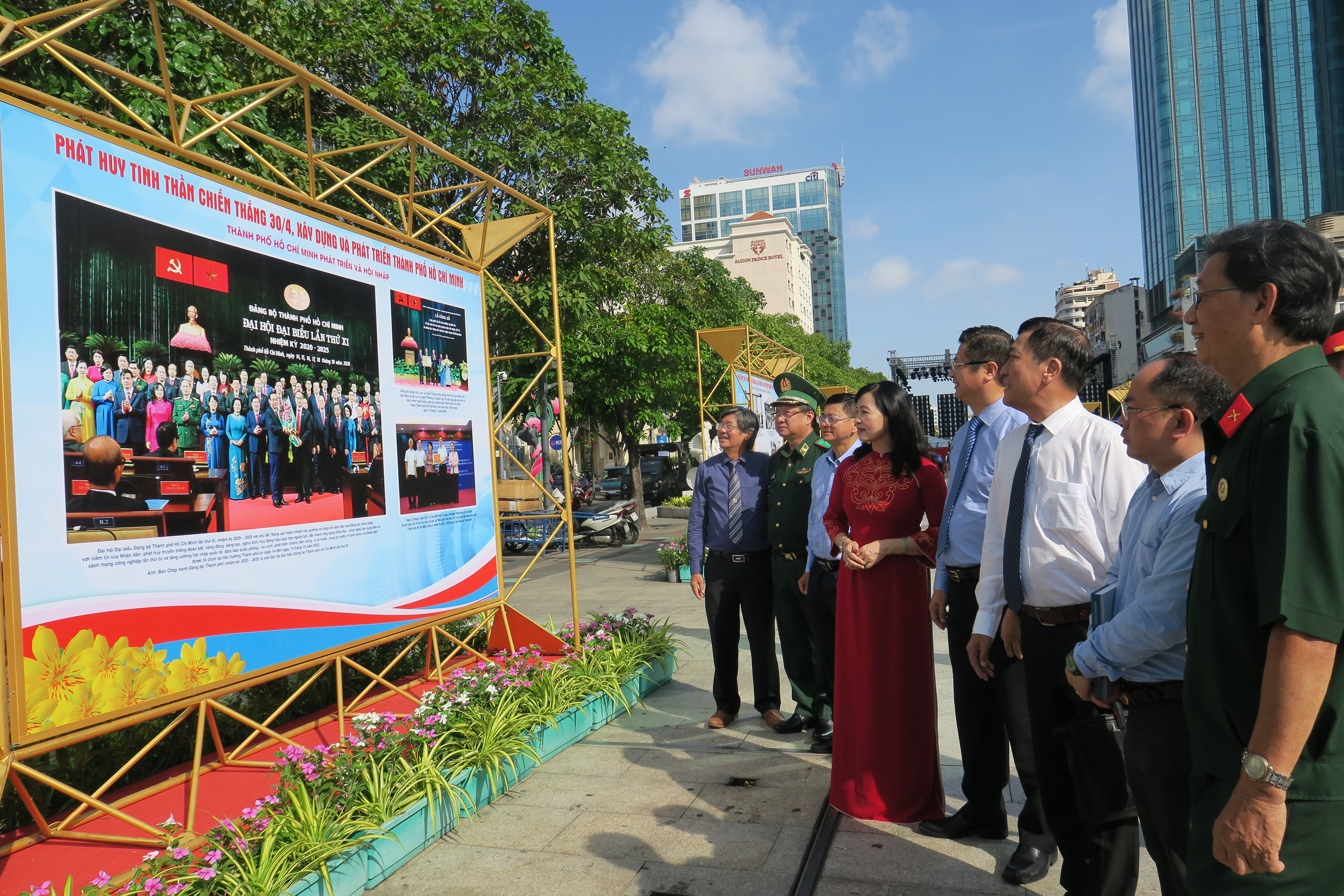 Khai mạc triển lãm ảnh “Tự hào một dải biên cương” - Ảnh 2.