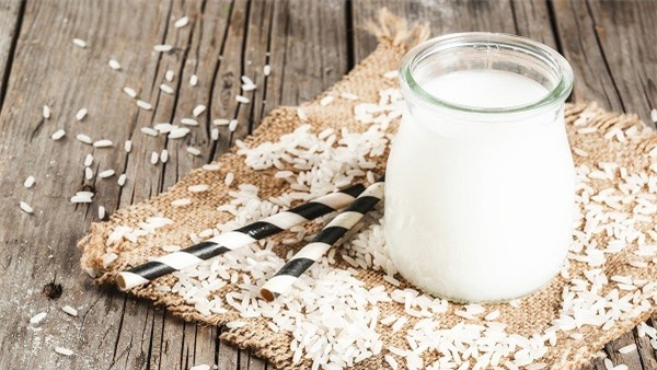 Ai cũng đổ nước vo gạo vì không biết 8 công dụng kỳ diệu này - Ảnh 1.
