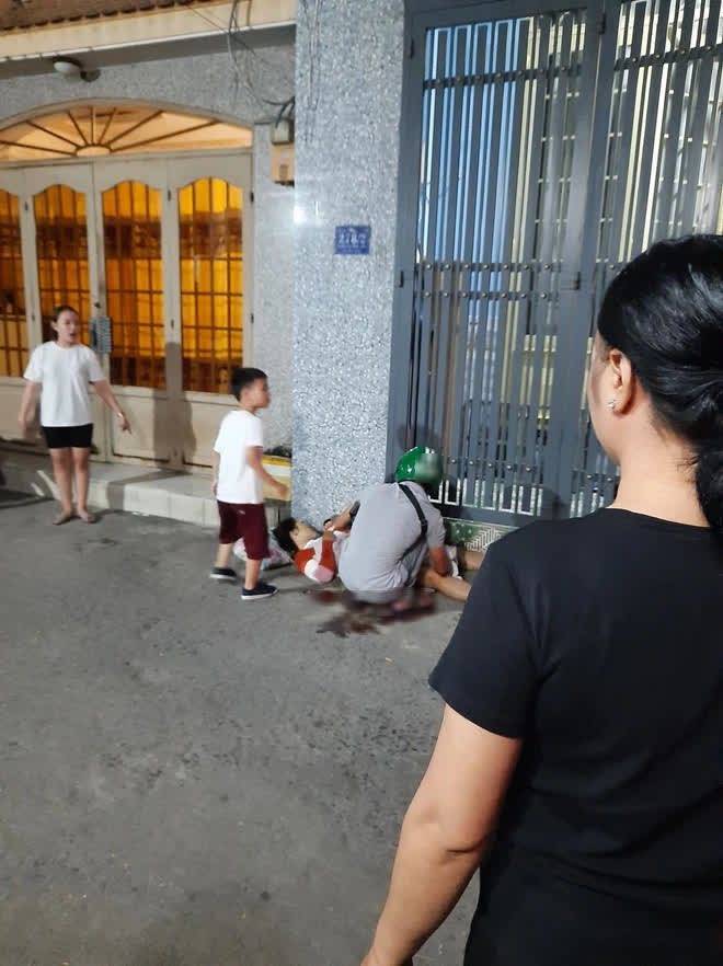Sản phụ vượt cạn an toàn trước cổng nhà