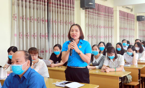 Hà Nội: 300 CNVC-LĐ tìm hiểu Bộ Luật Lao động và Luật Bầu cử