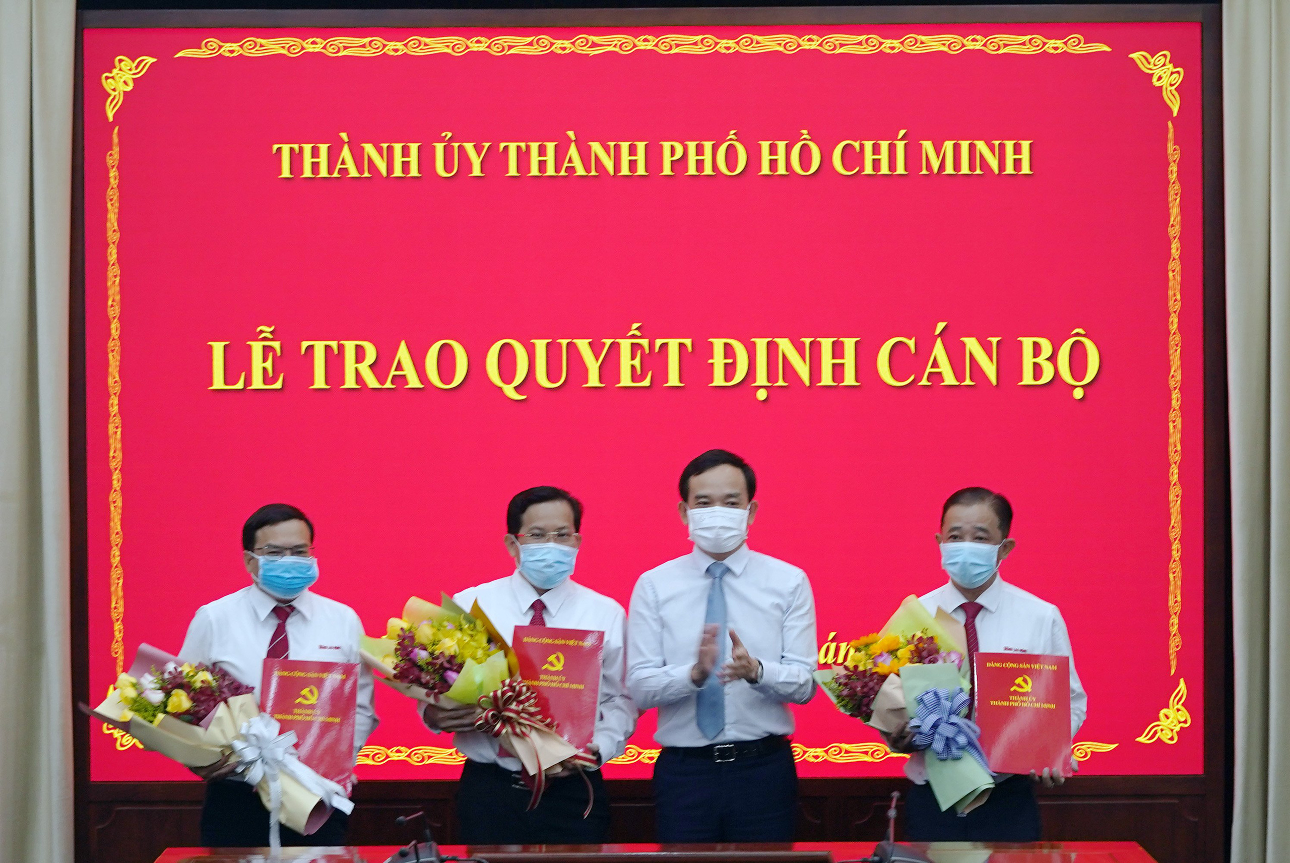 Thành ủy TP HCM trao quyết định nhân sự cho Báo Người Lao Động, Báo Phụ Nữ